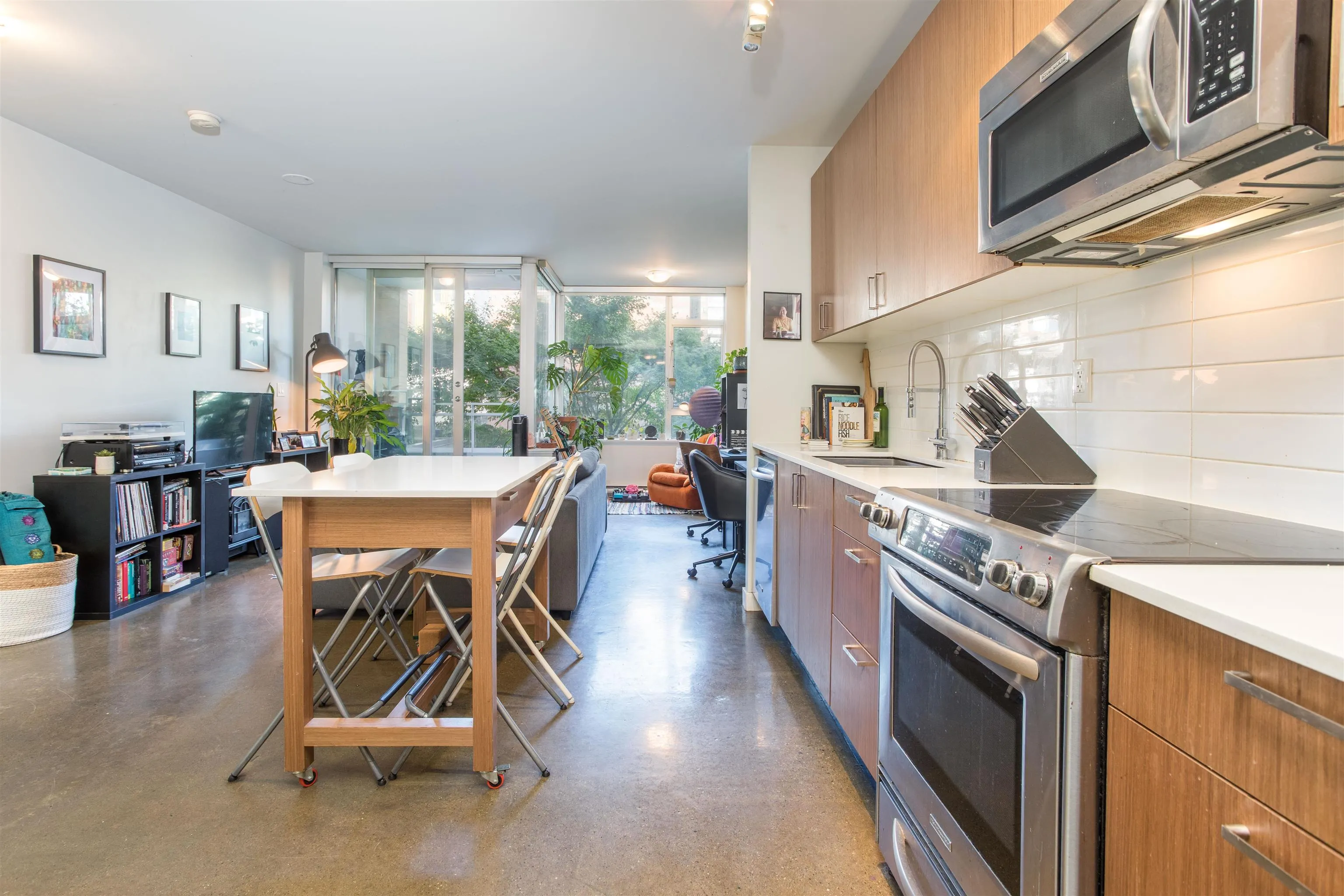 310 221 Union Street