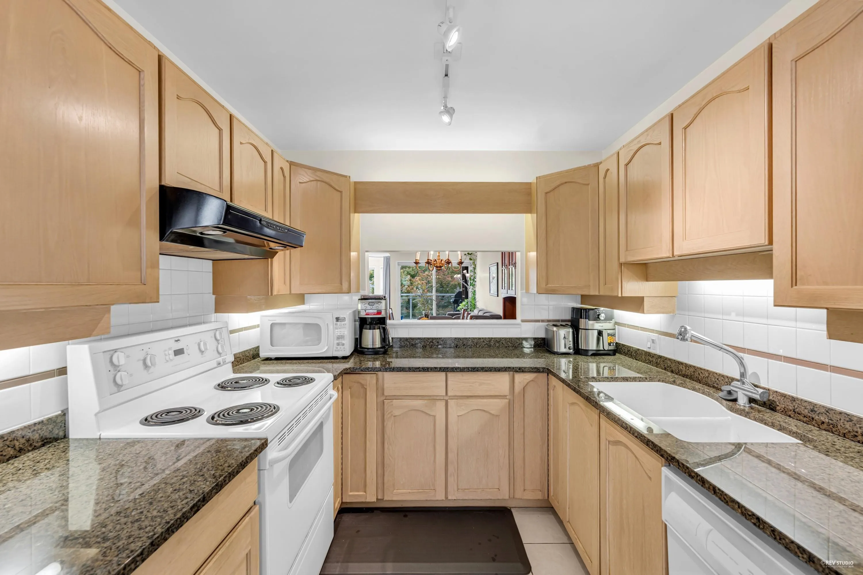 221 7251 Minoru Boulevard