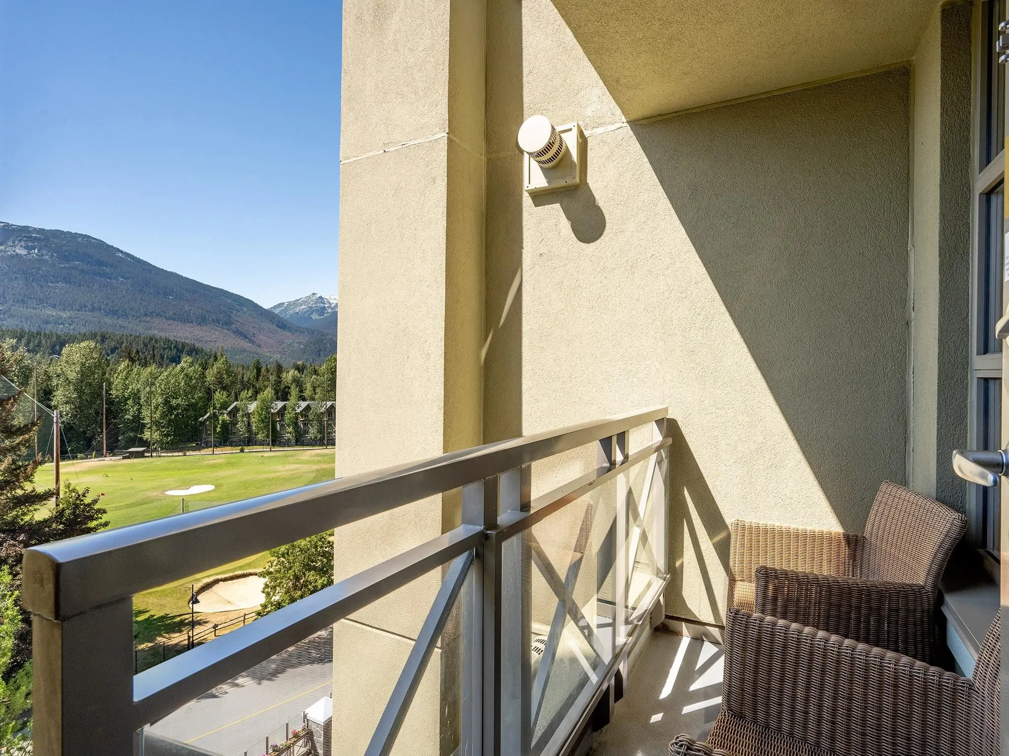 661 4090 Whistler Way