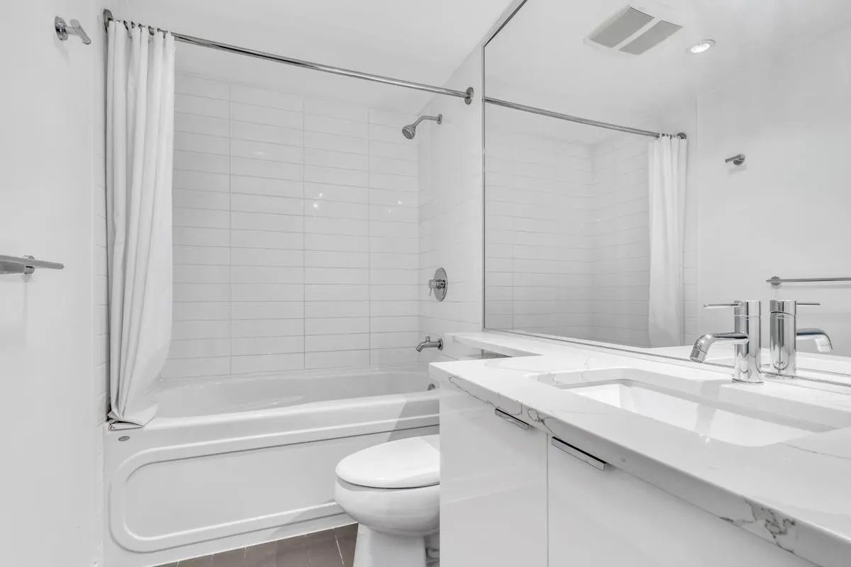 2502 233 Robson Street