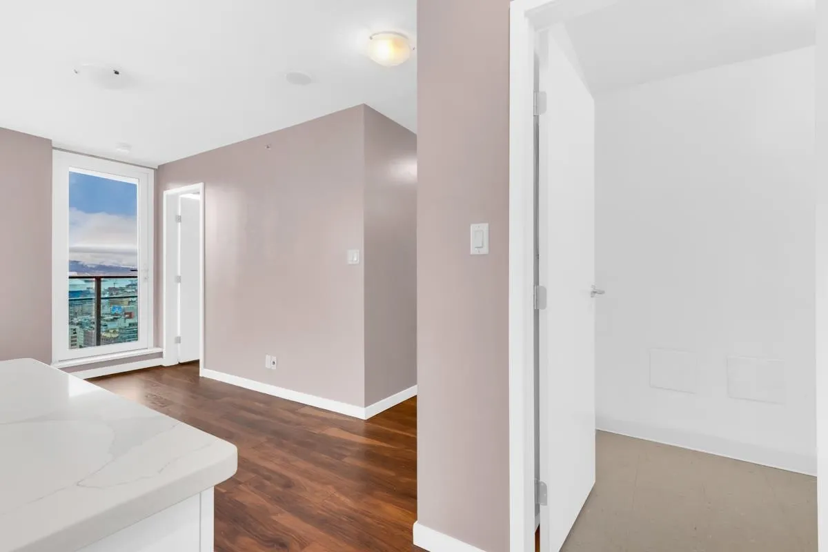 2502 233 Robson Street
