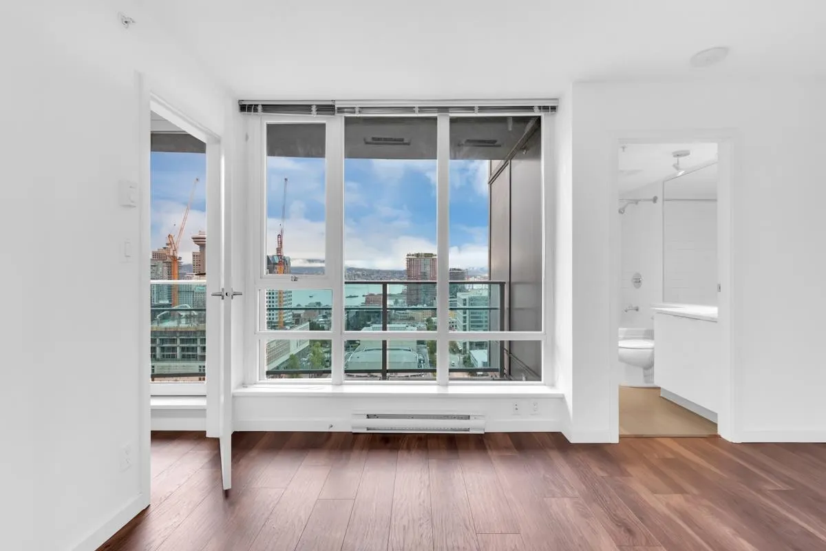 2502 233 Robson Street