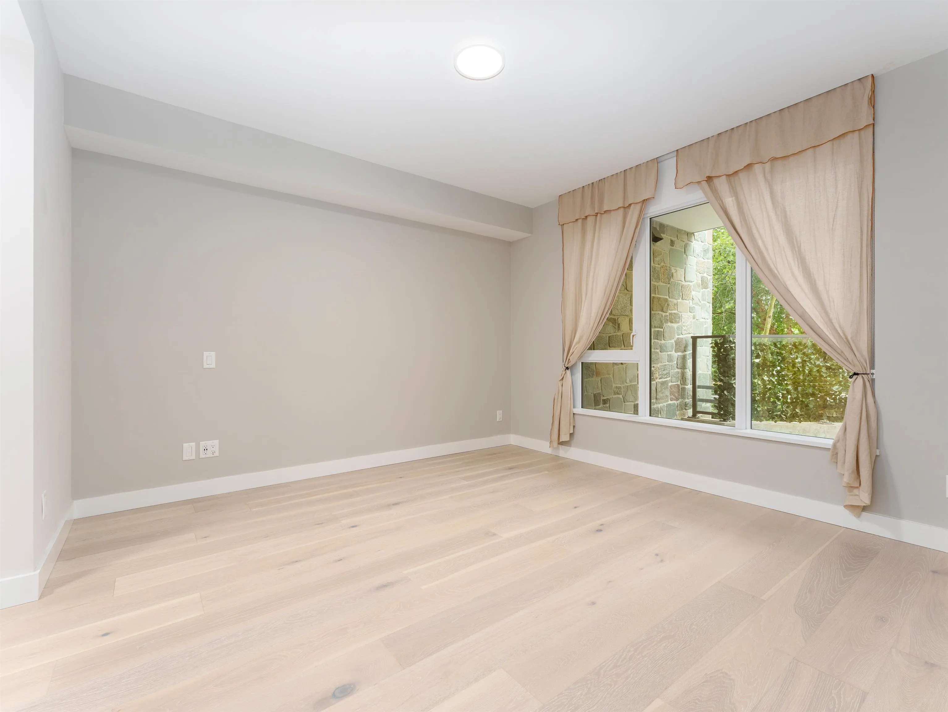 101 2738 Library Lane