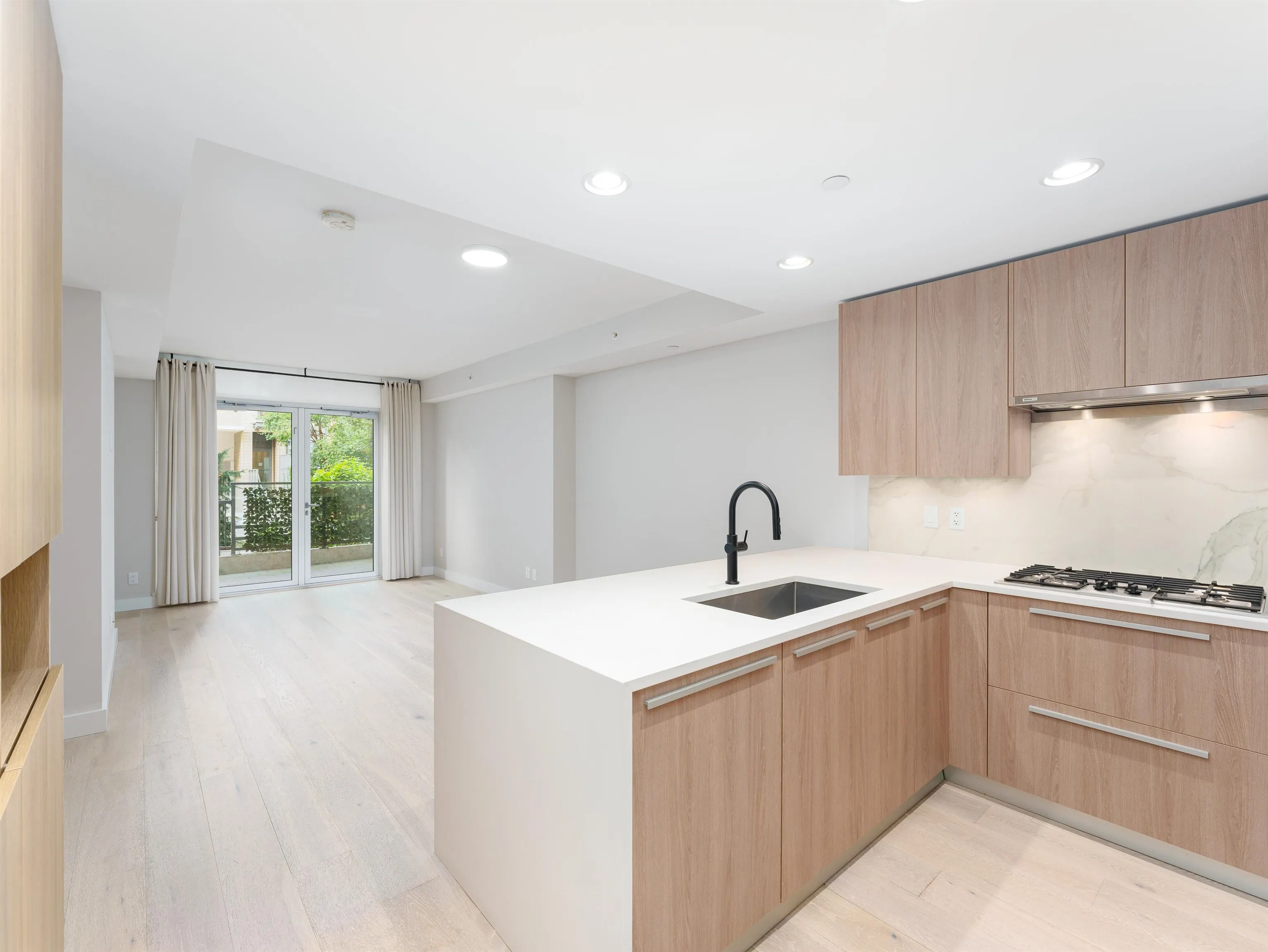 101 2738 Library Lane