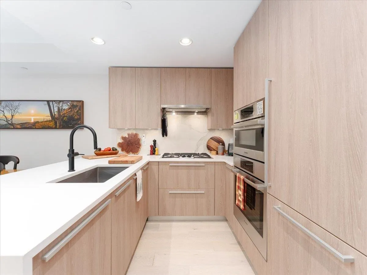 101 2738 Library Lane