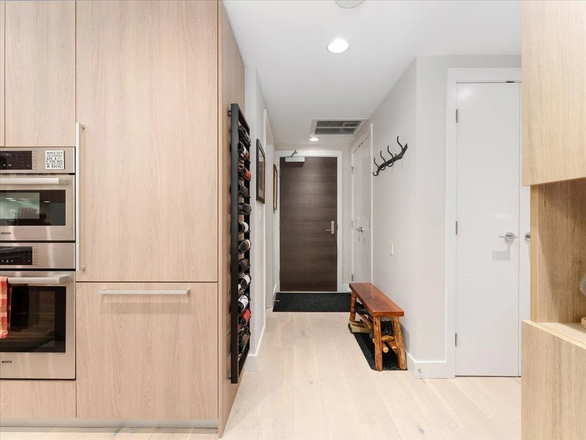 101 2738 Library Lane