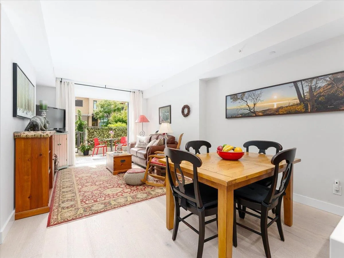 101 2738 Library Lane
