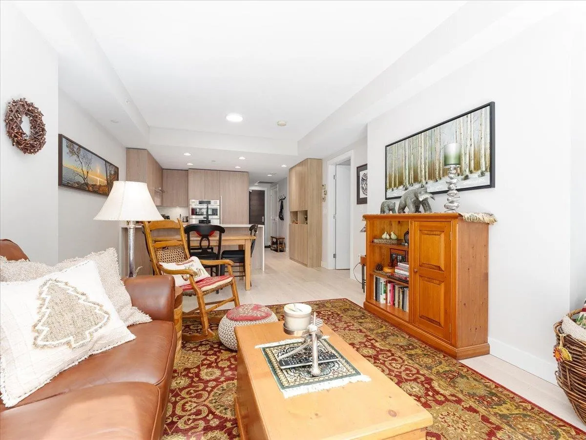 101 2738 Library Lane