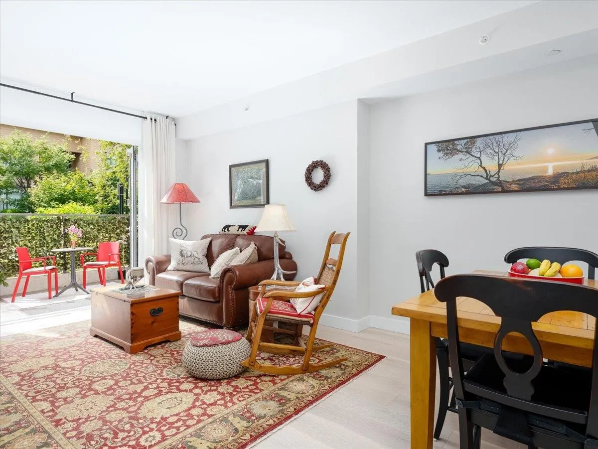 101 2738 Library Lane
