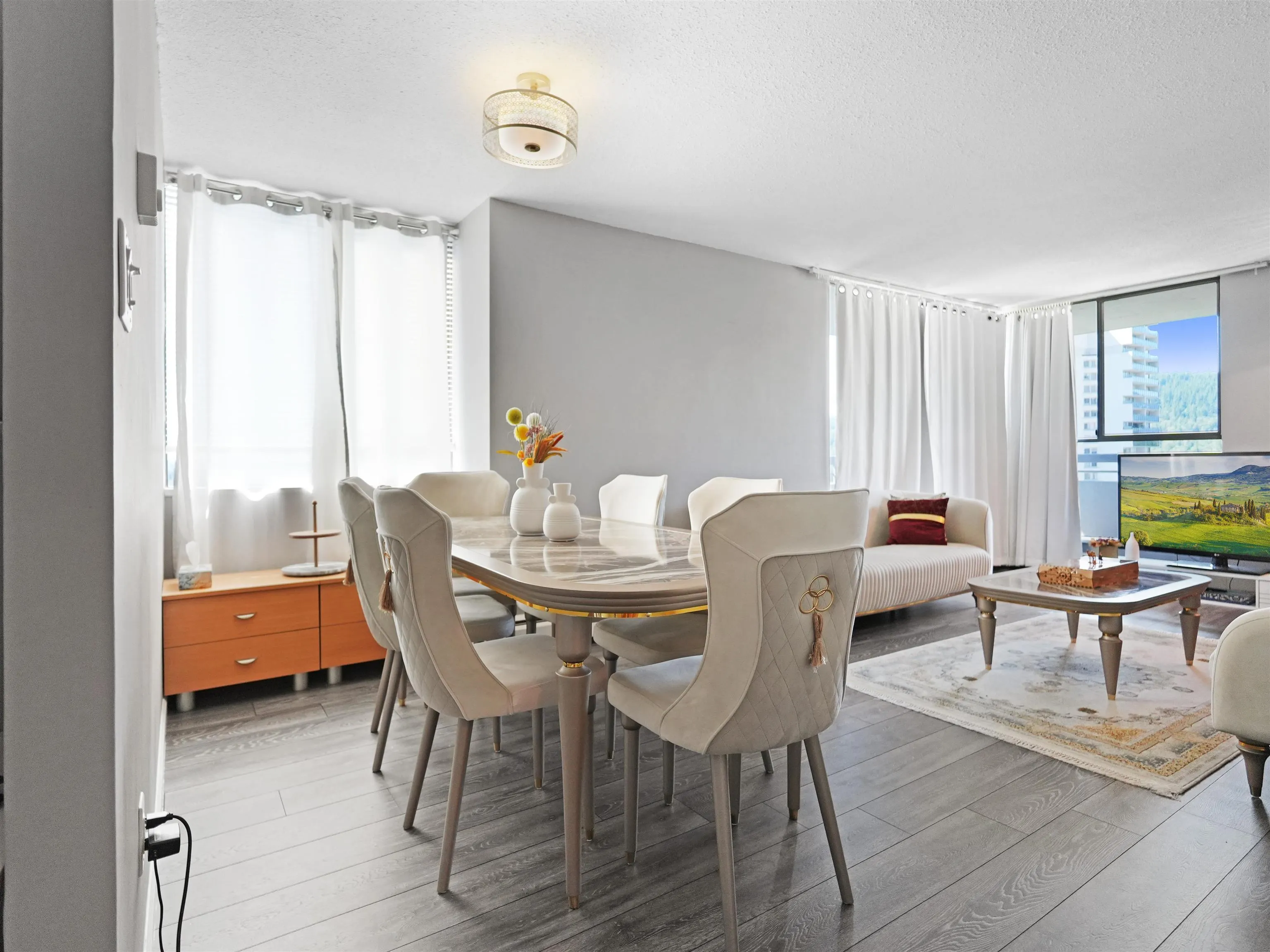 1605 3737 Bartlett Court