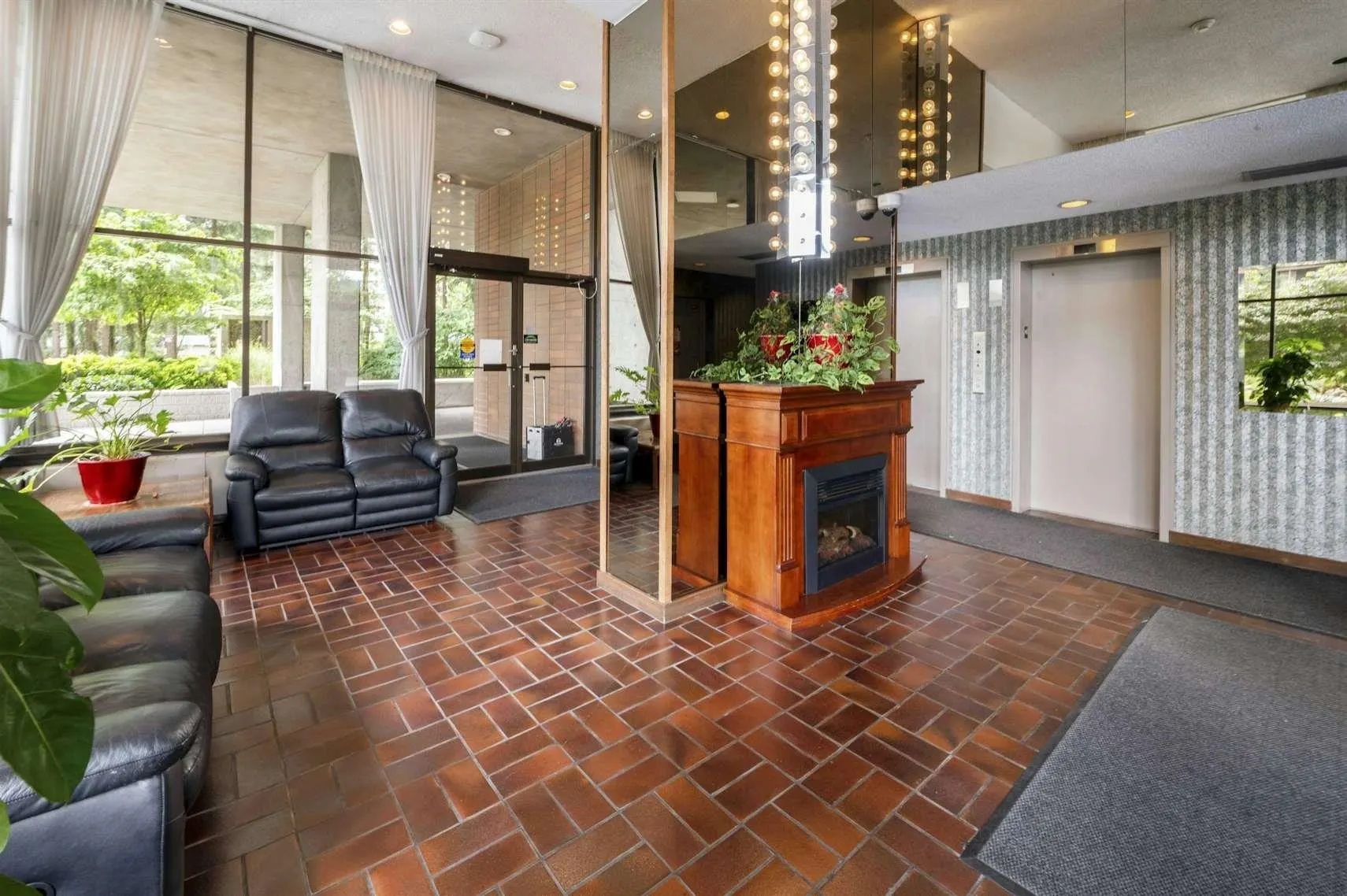 1605 3737 Bartlett Court