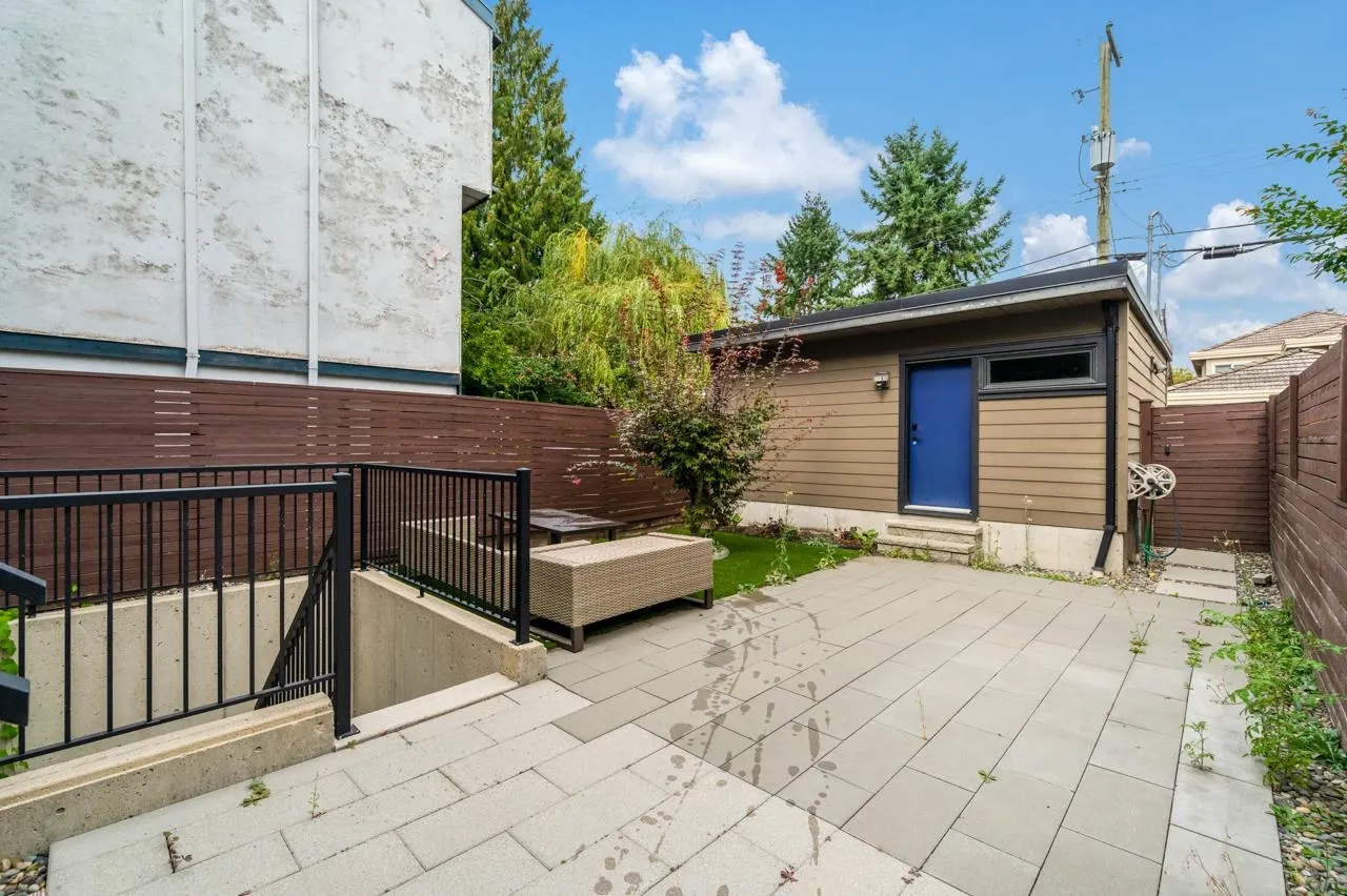 969 W 18th Avenue