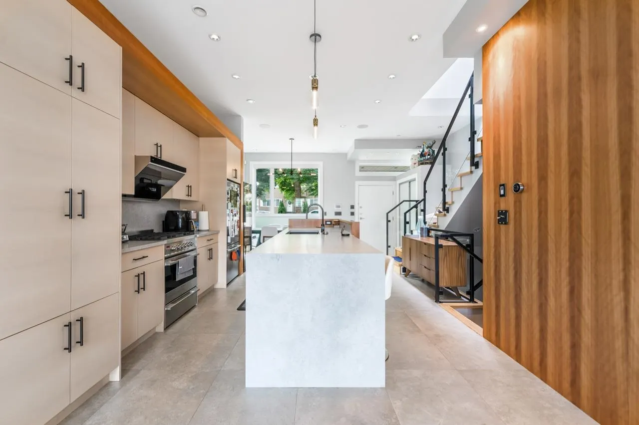 969 W 18th Avenue