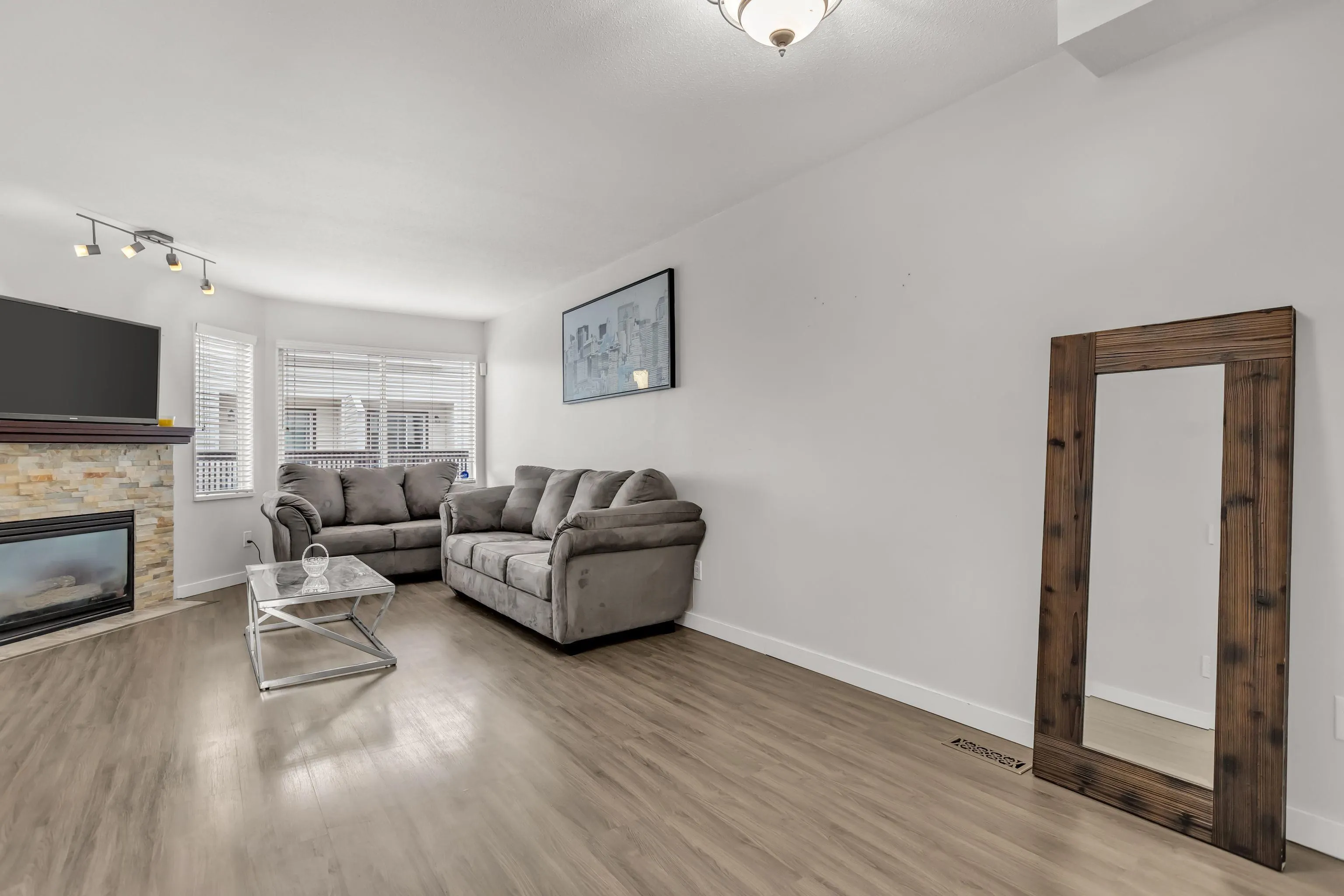 27 45740 Thomas Road