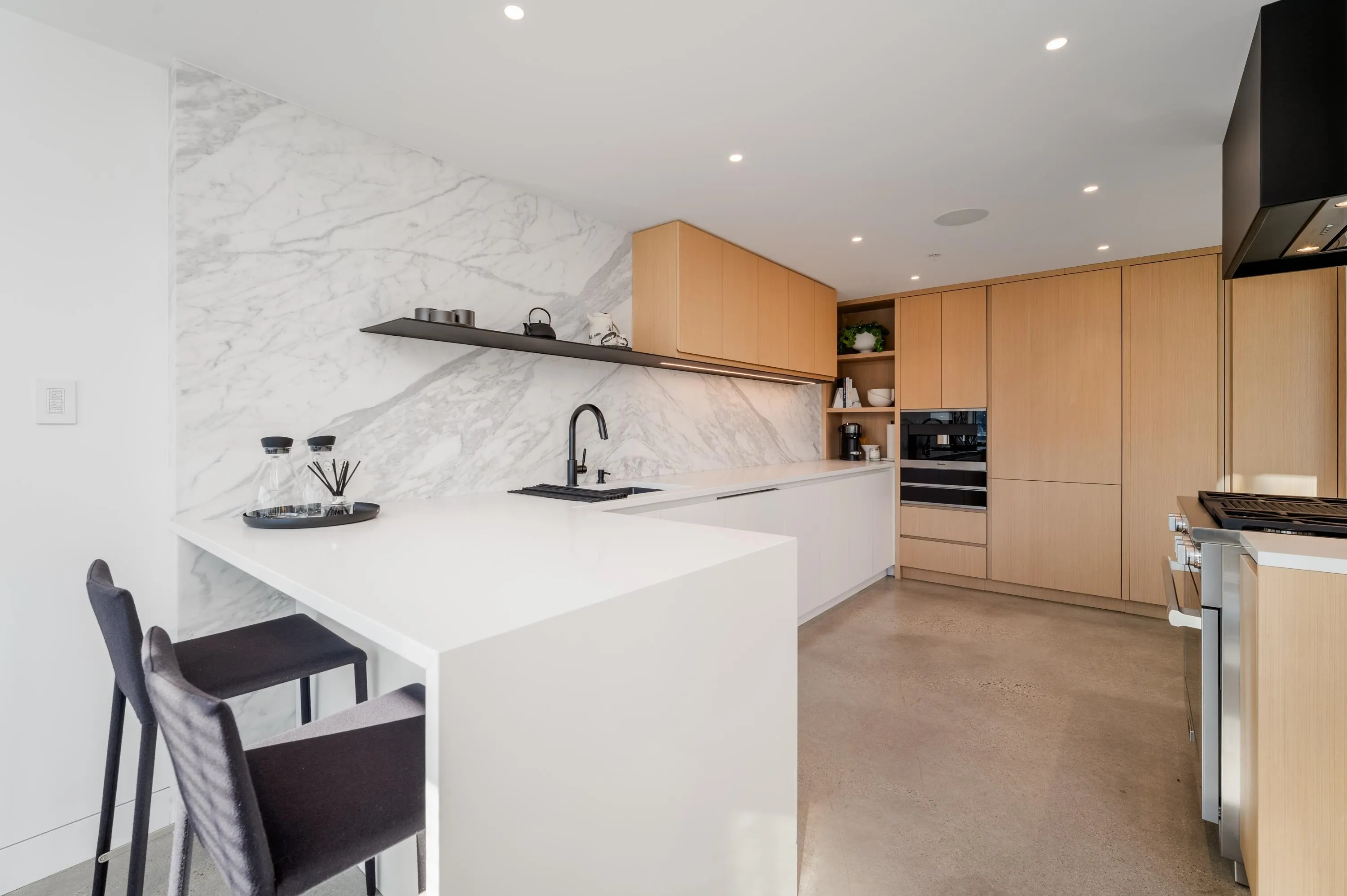 401 4387 W 10th Avenue