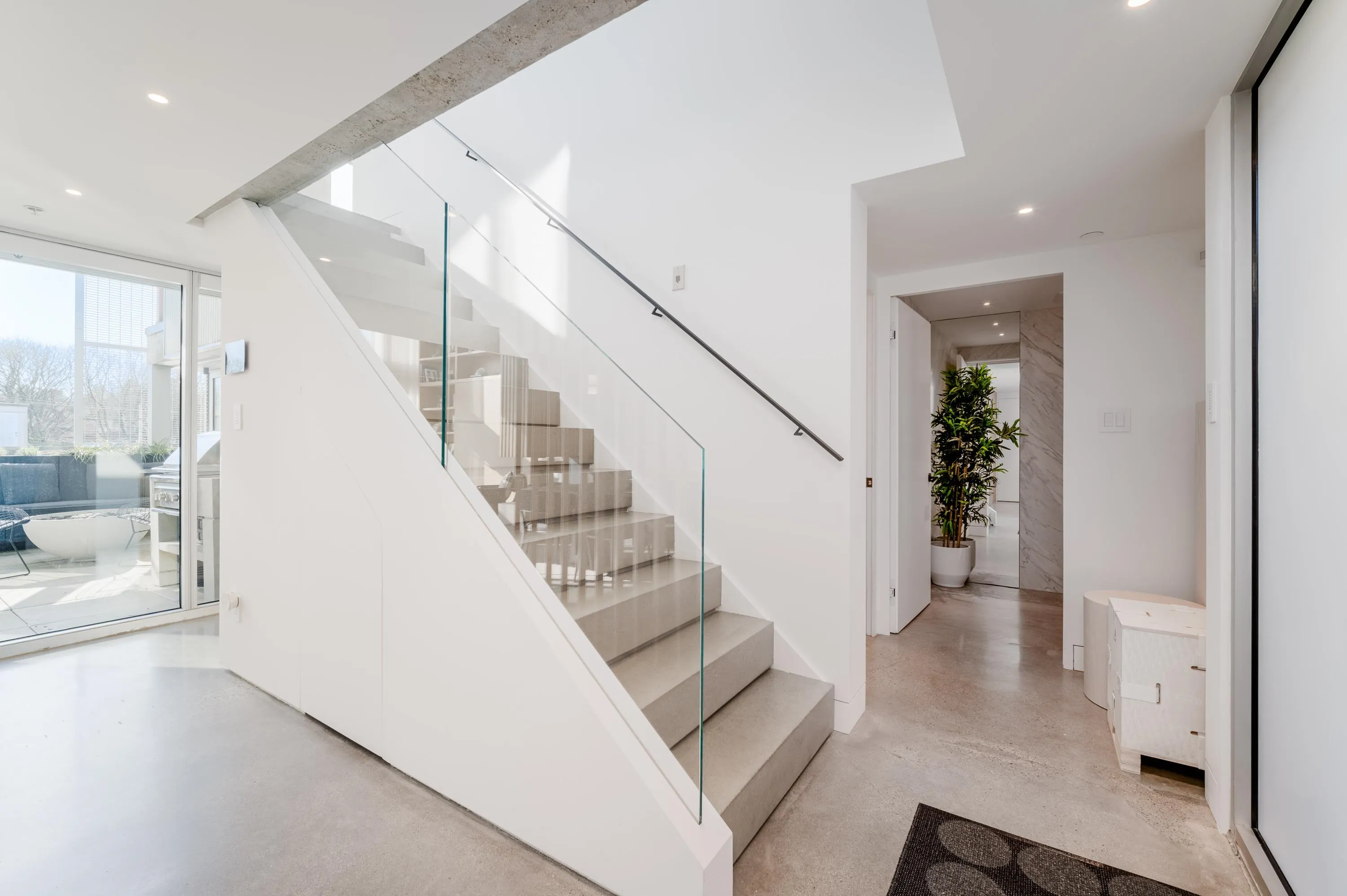 401 4387 W 10th Avenue