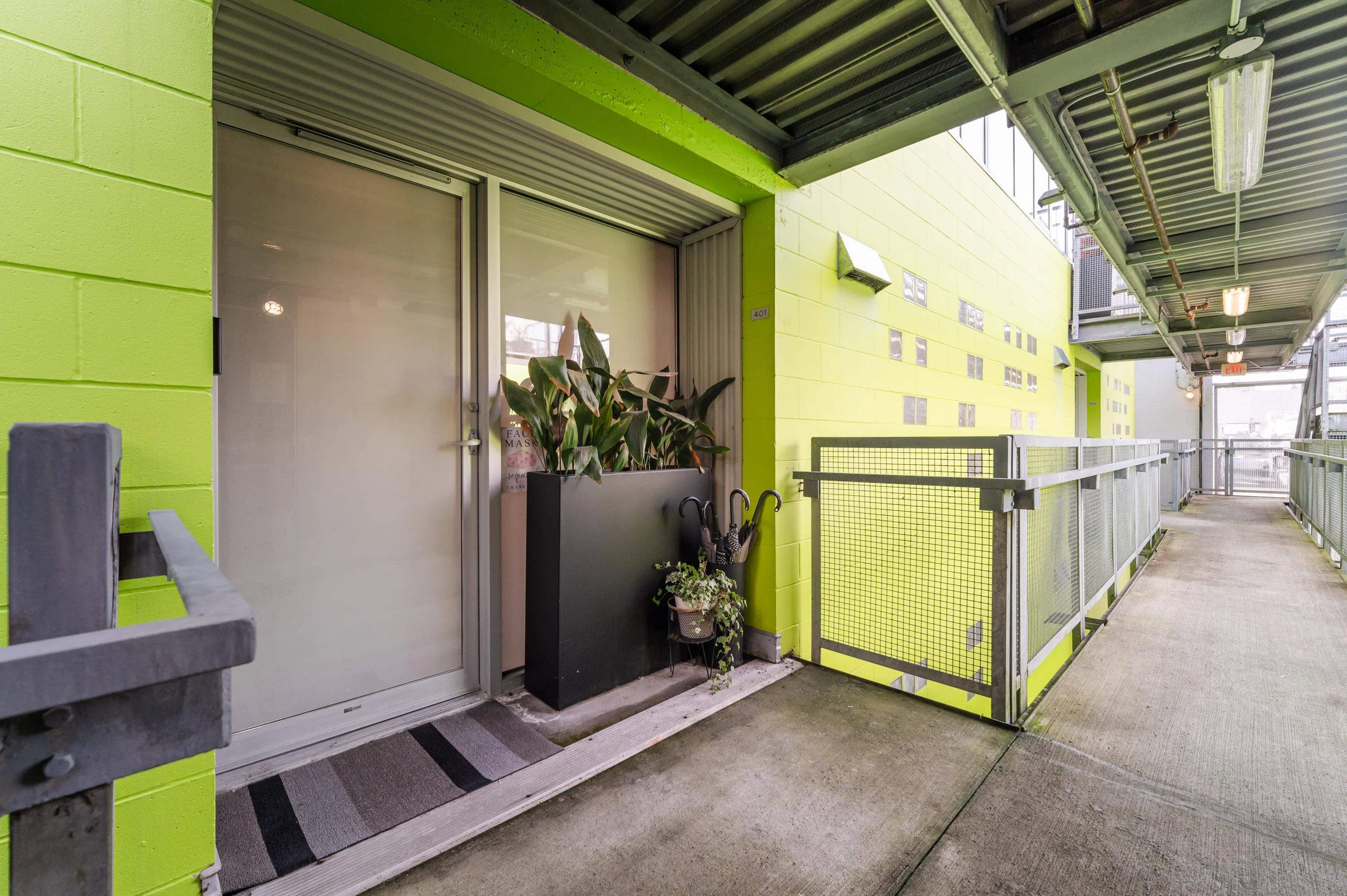 401 4387 W 10th Avenue