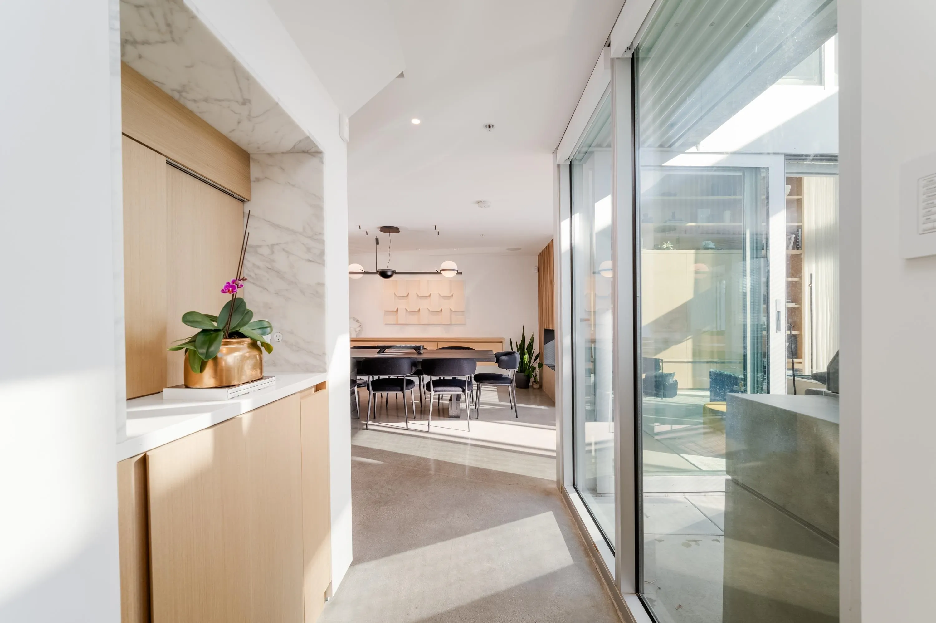 401 4387 W 10th Avenue