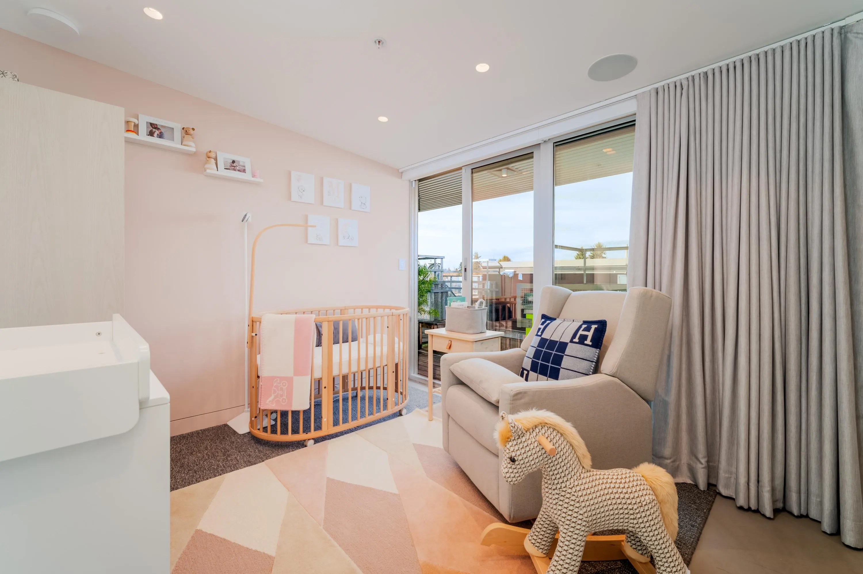 401 4387 W 10th Avenue