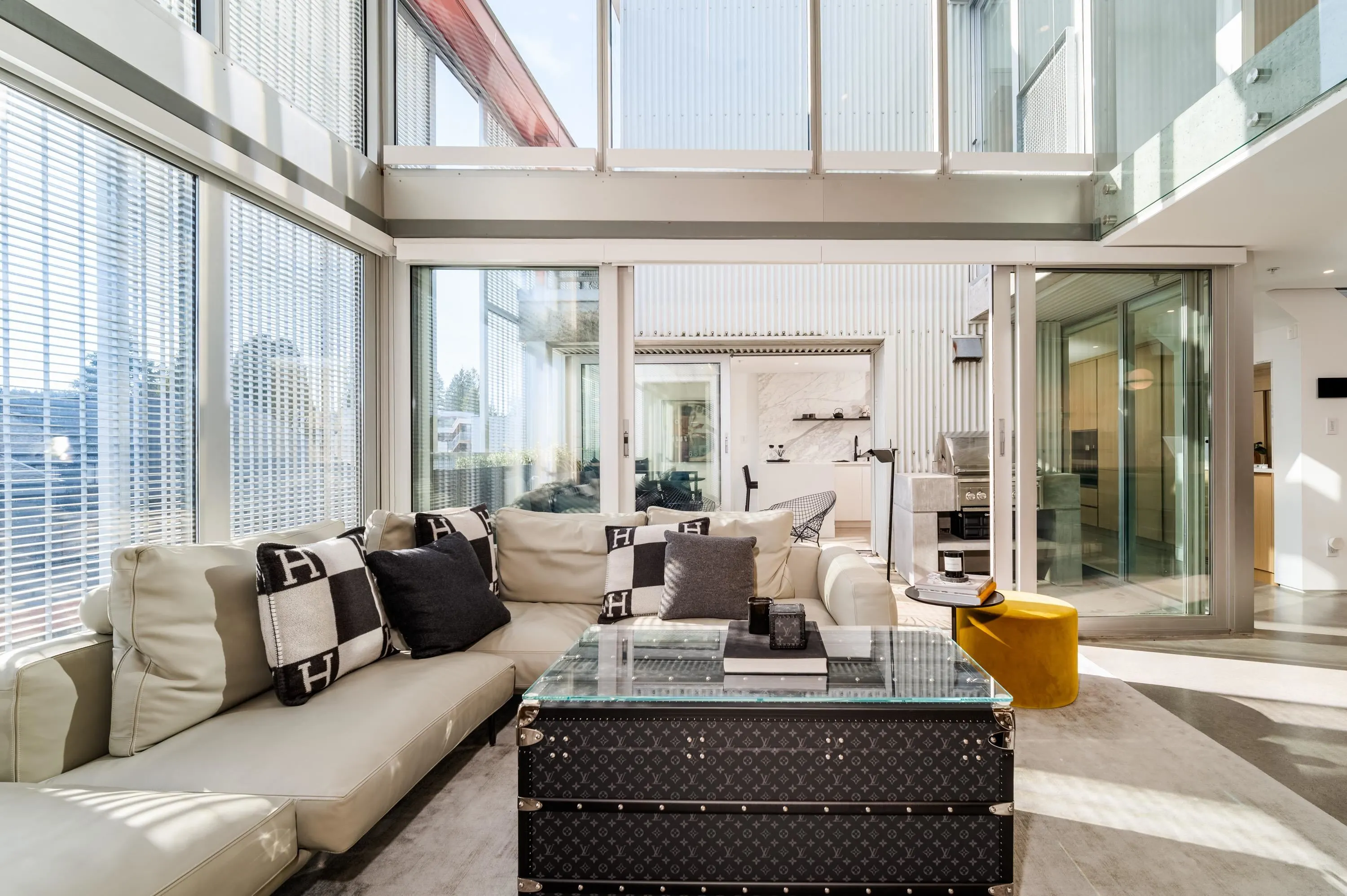 401 4387 W 10th Avenue