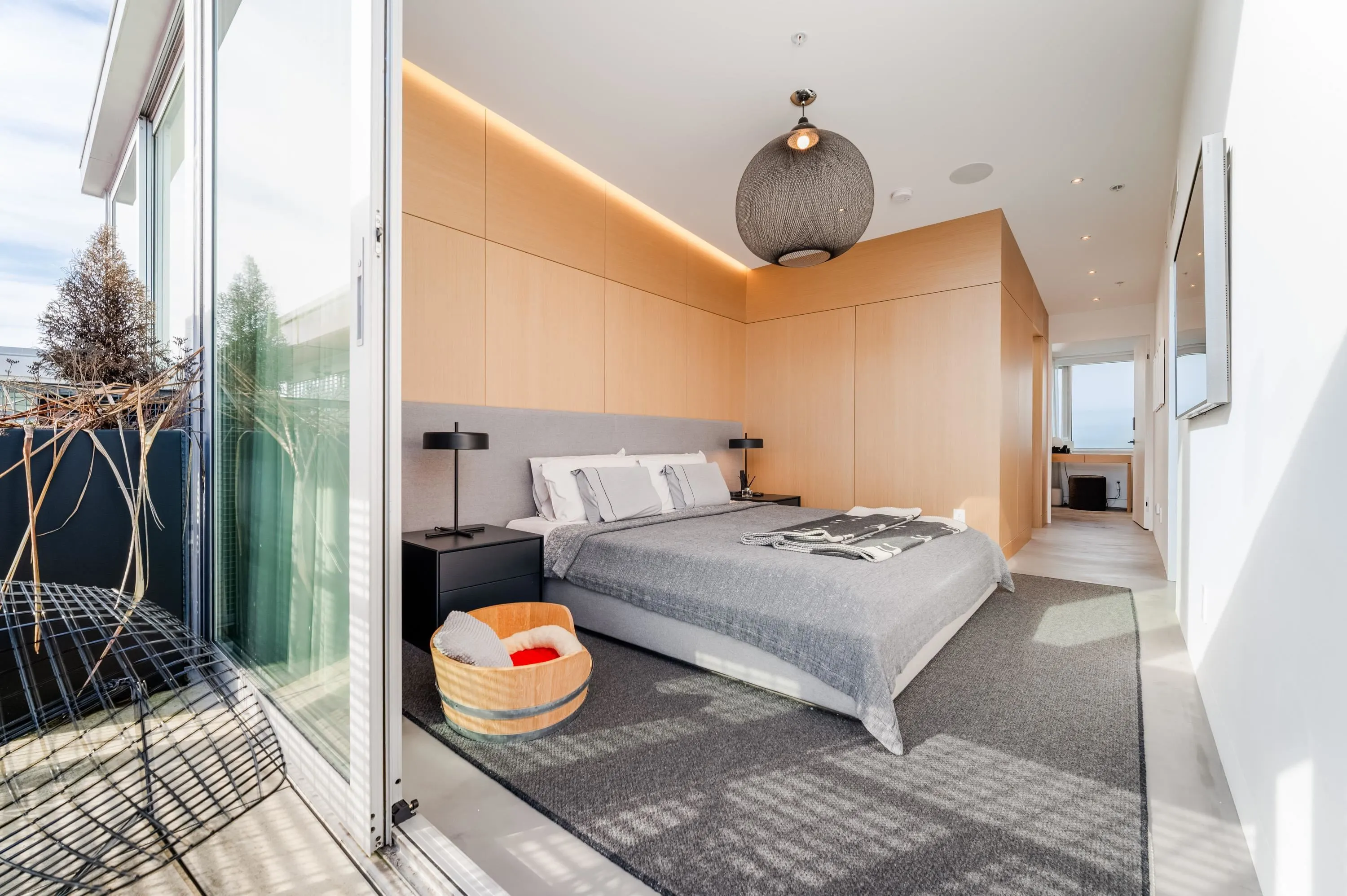 401 4387 W 10th Avenue