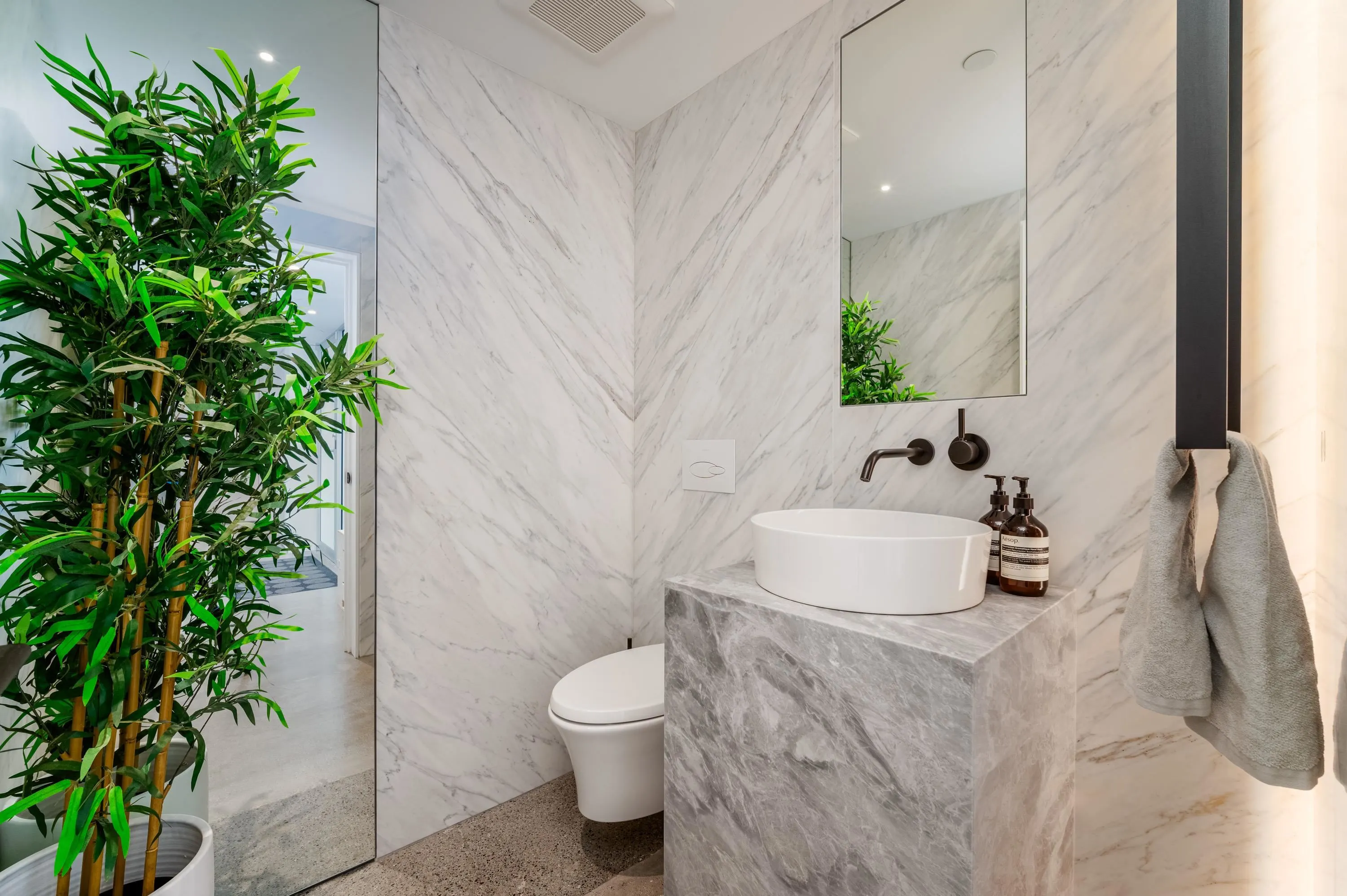 401 4387 W 10th Avenue