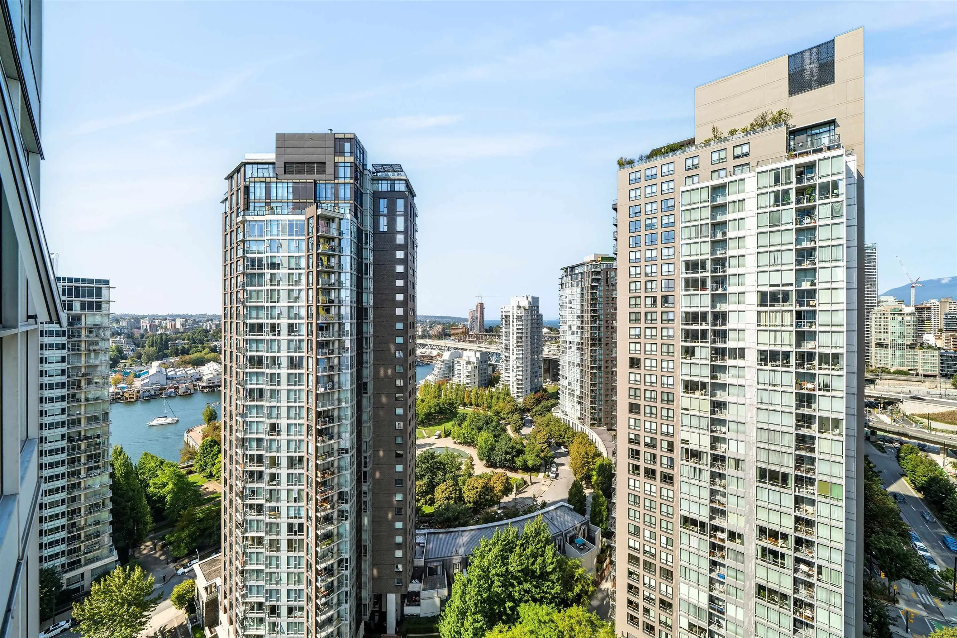 2705 1408 Strathmore Mews