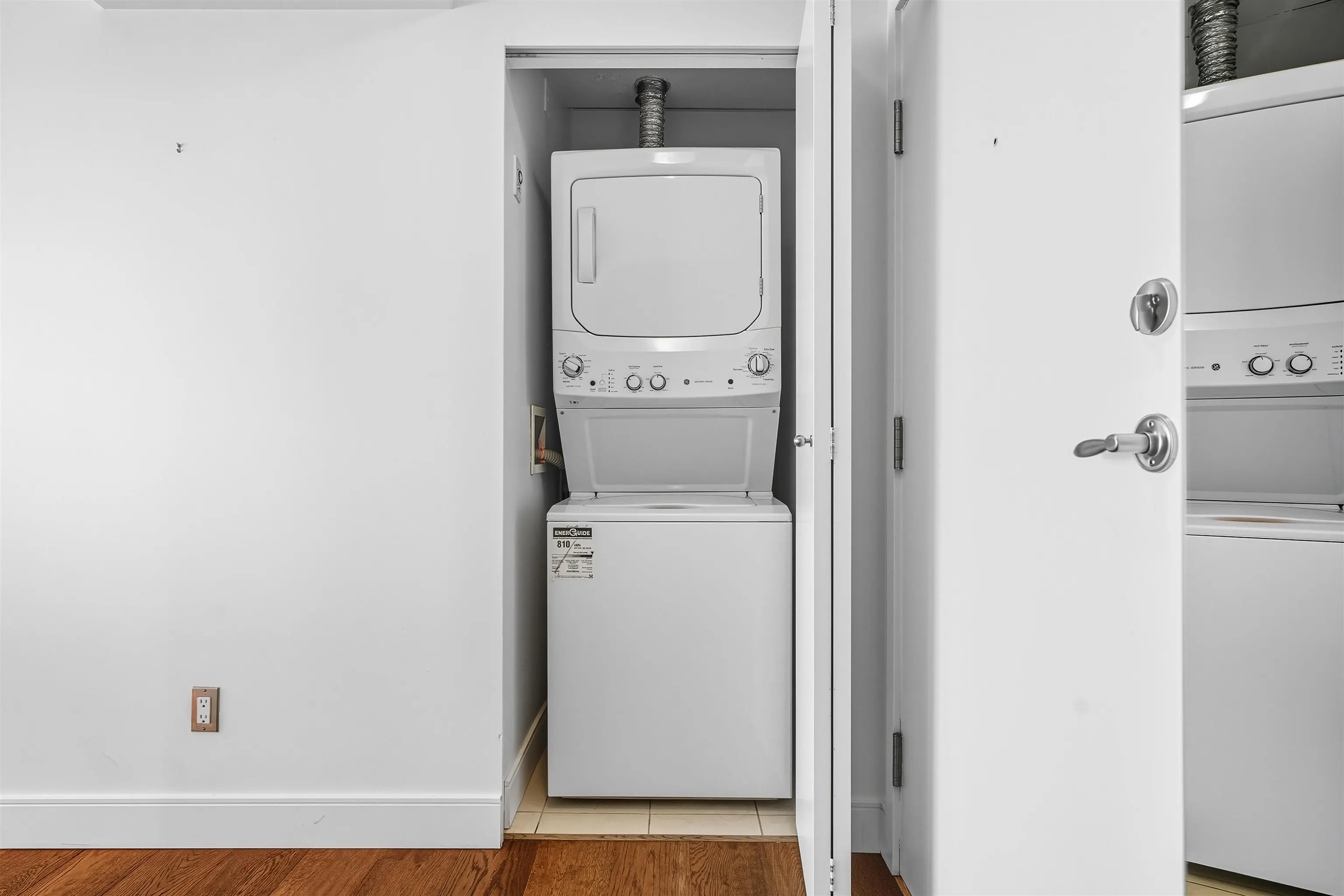 2705 1408 Strathmore Mews