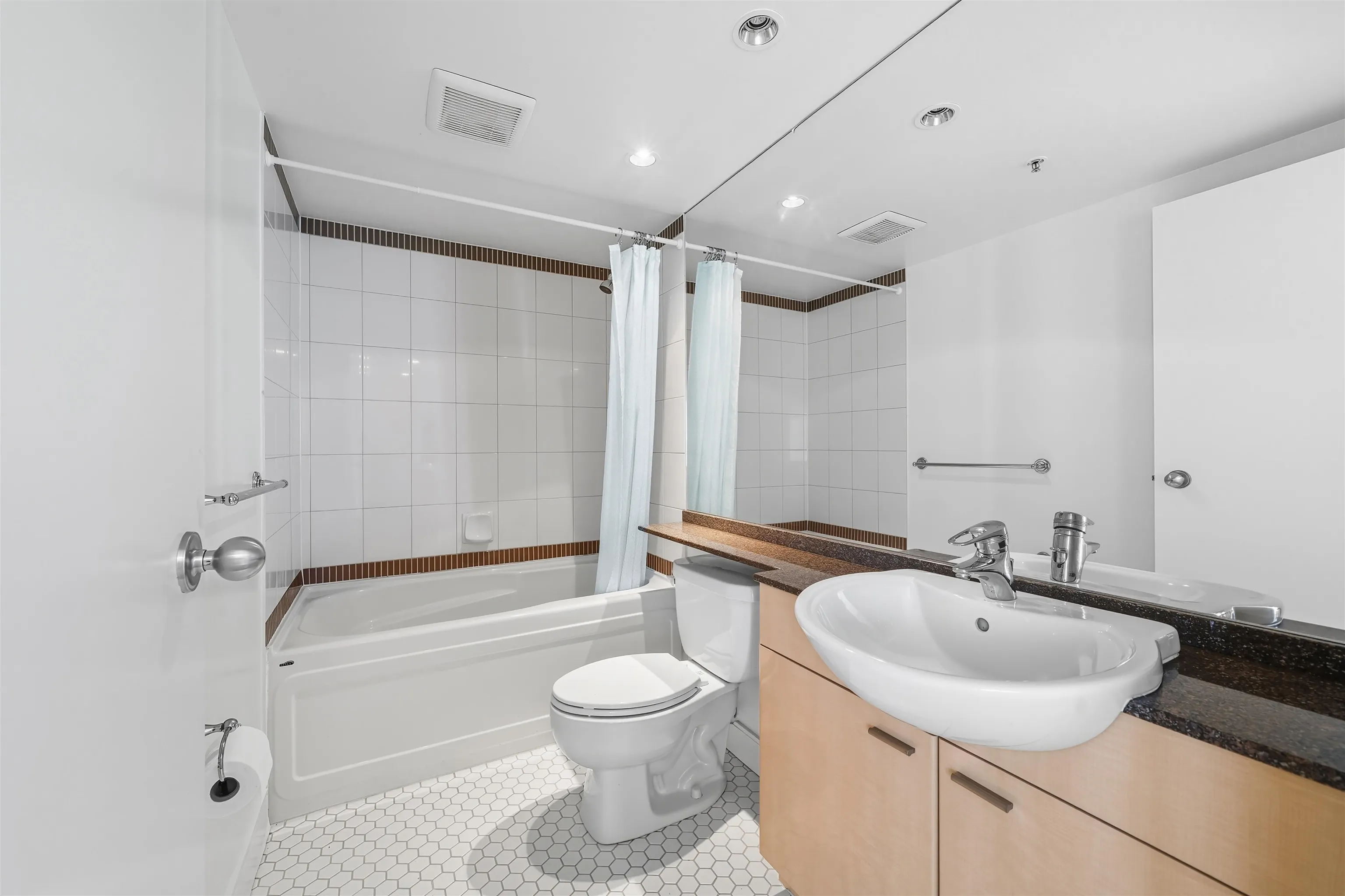 2705 1408 Strathmore Mews