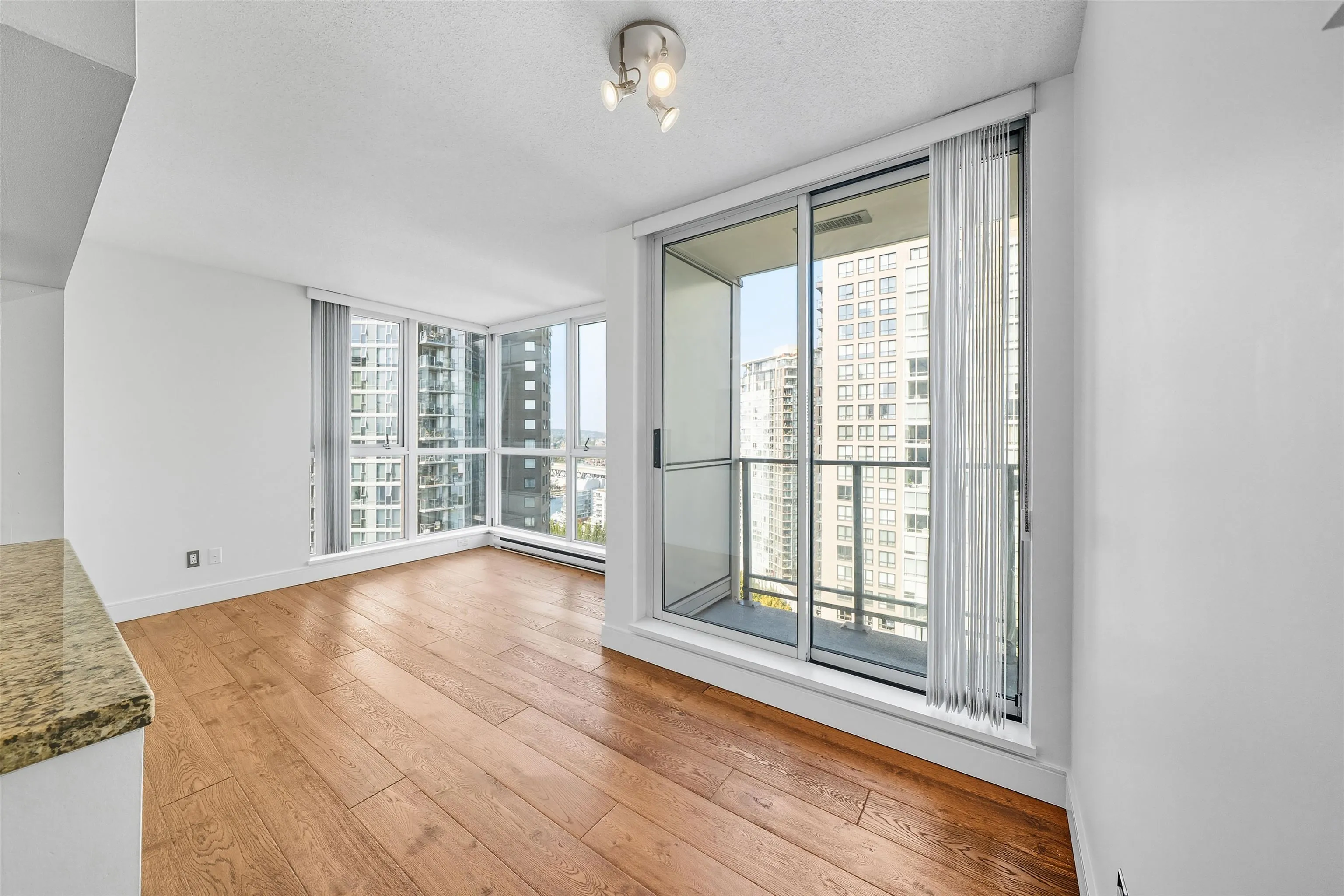 2705 1408 Strathmore Mews