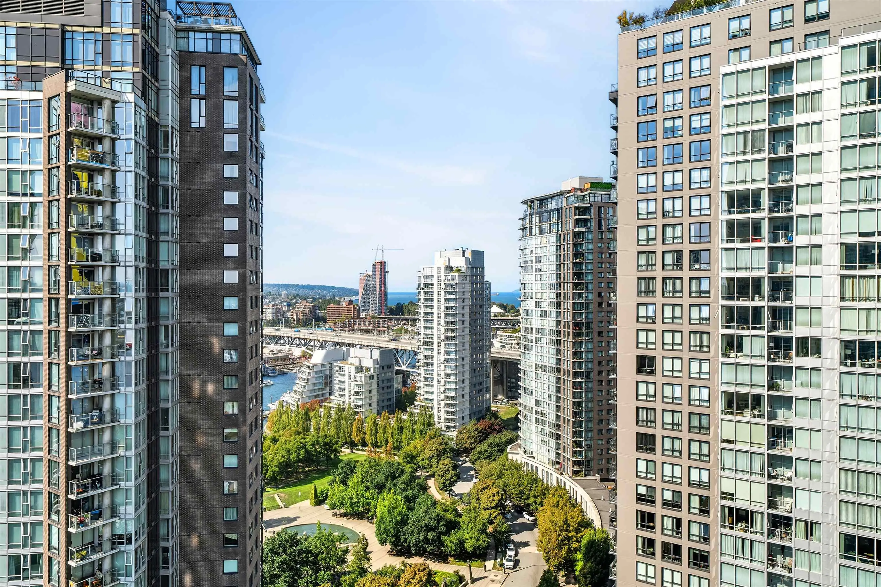 2705 1408 Strathmore Mews