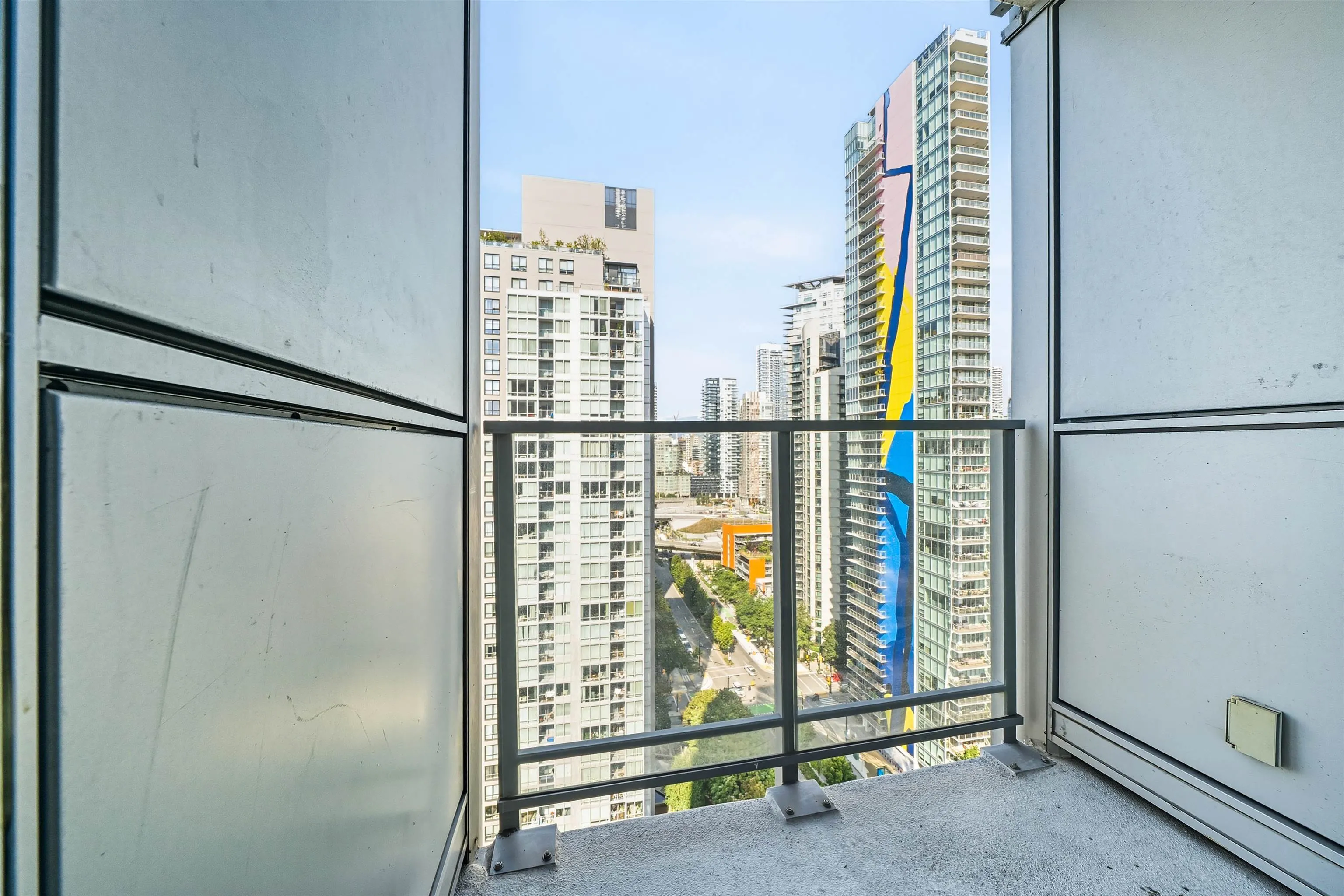 2705 1408 Strathmore Mews