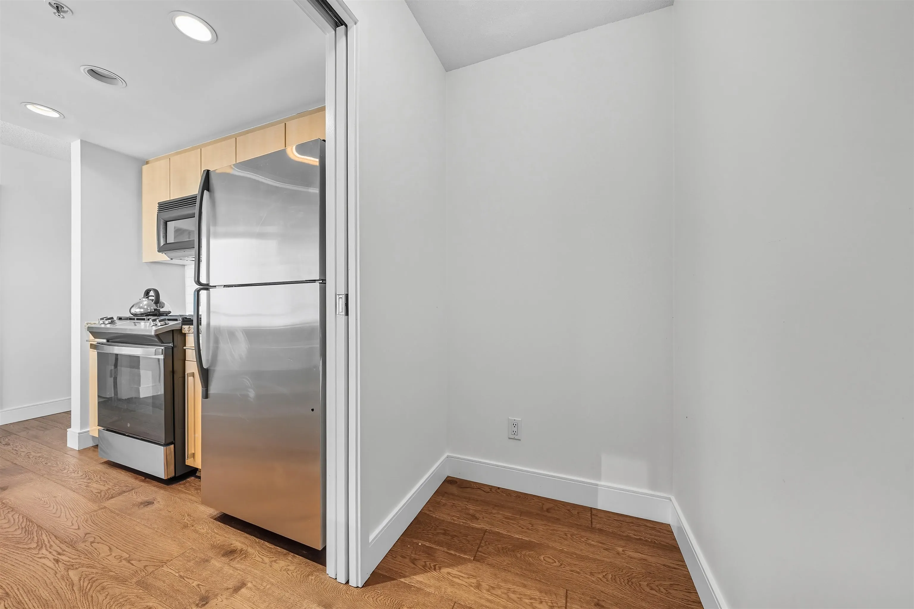 2705 1408 Strathmore Mews