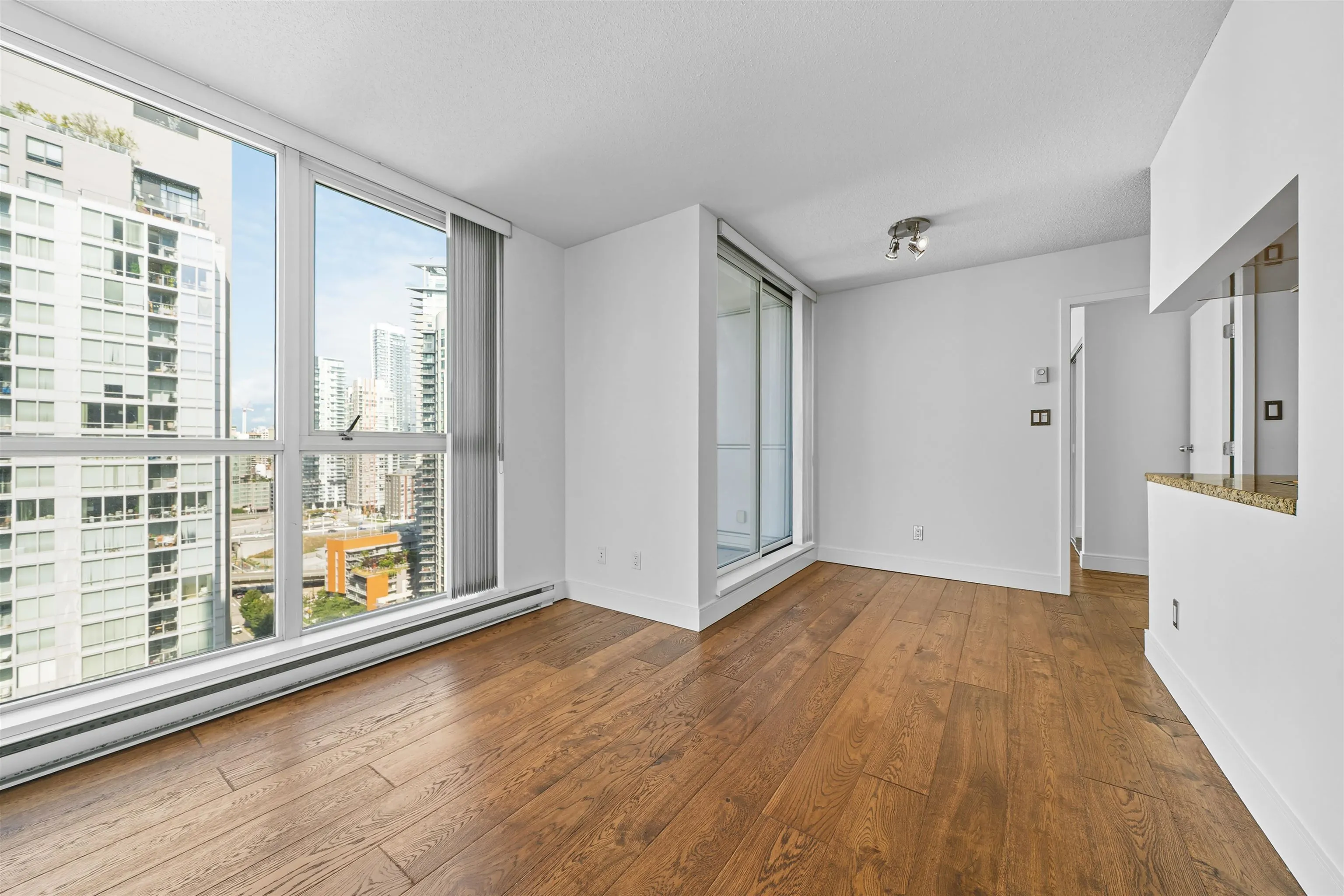 2705 1408 Strathmore Mews