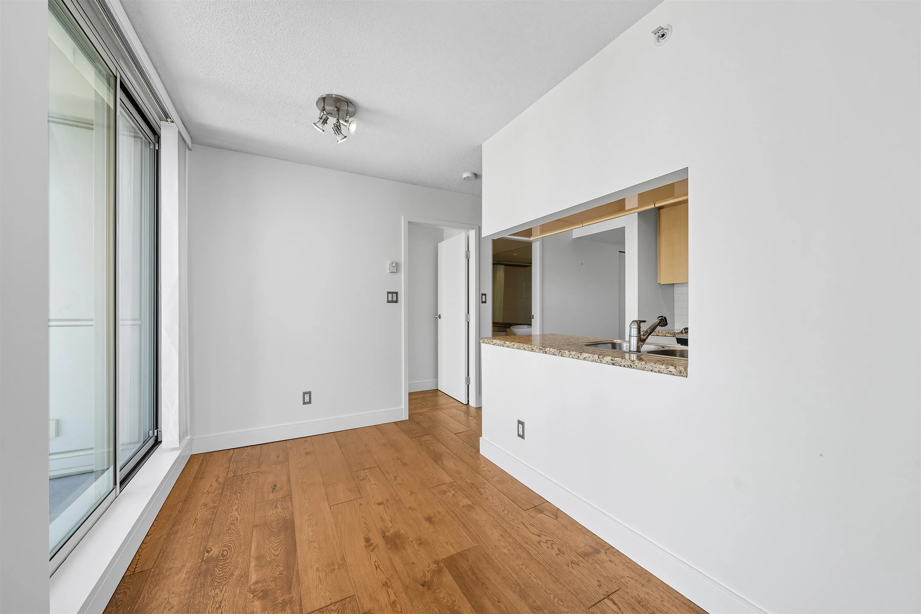 2705 1408 Strathmore Mews