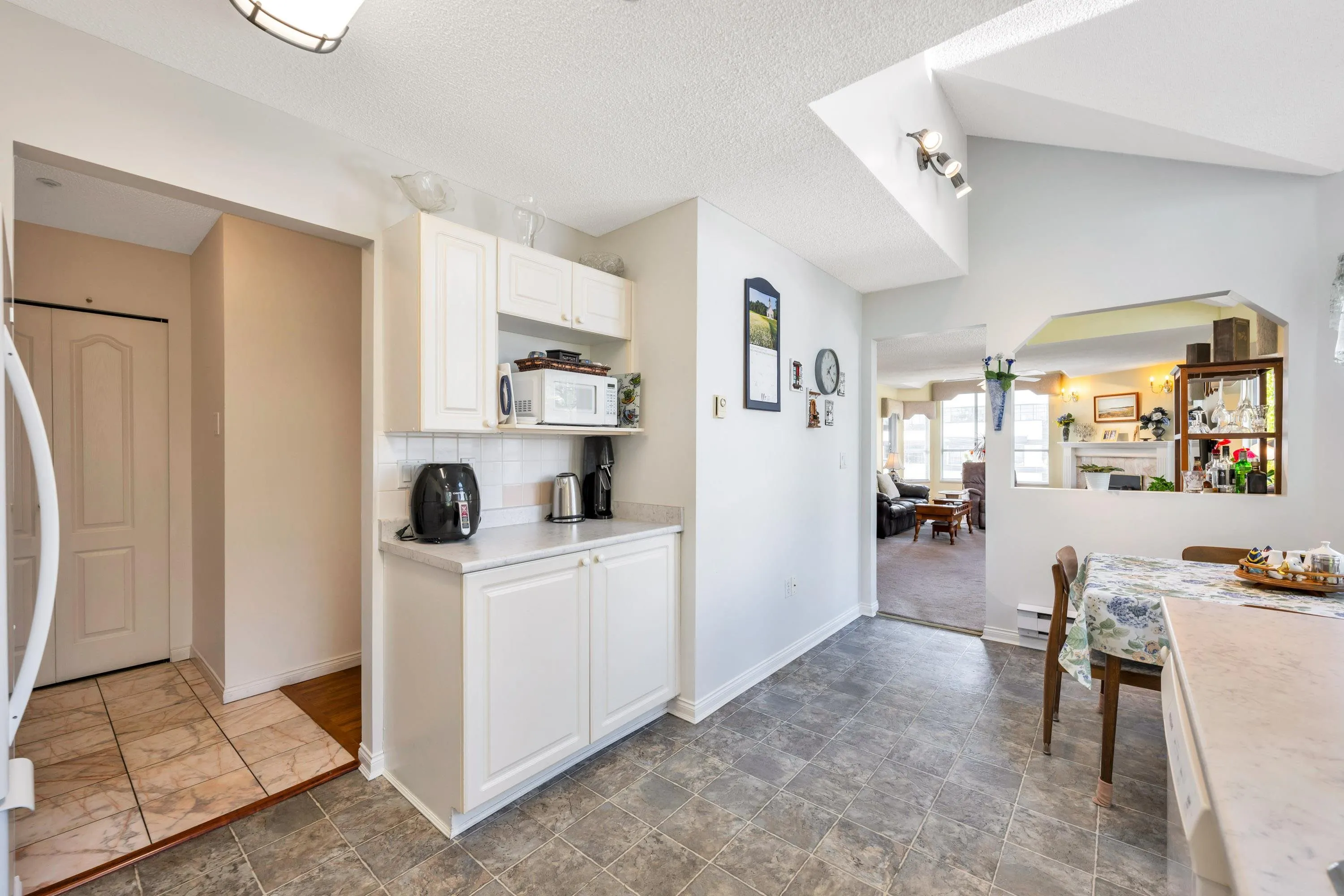 408 5646 200 Street