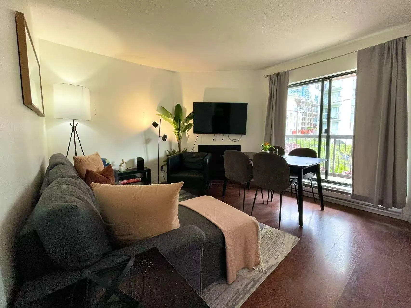 302 - PRO 1405 Haro Street