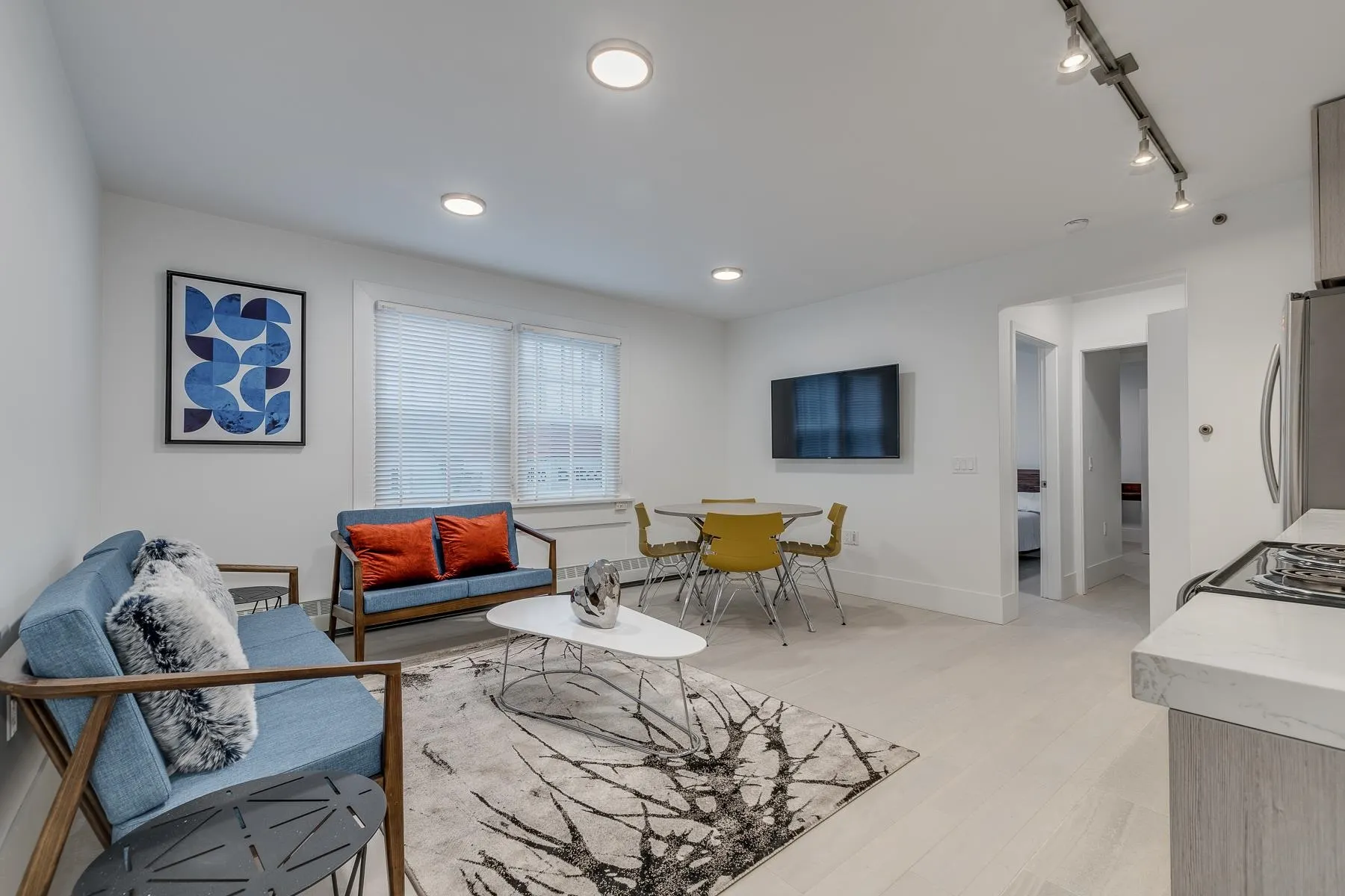 102-PROMO 1425 Haro Street