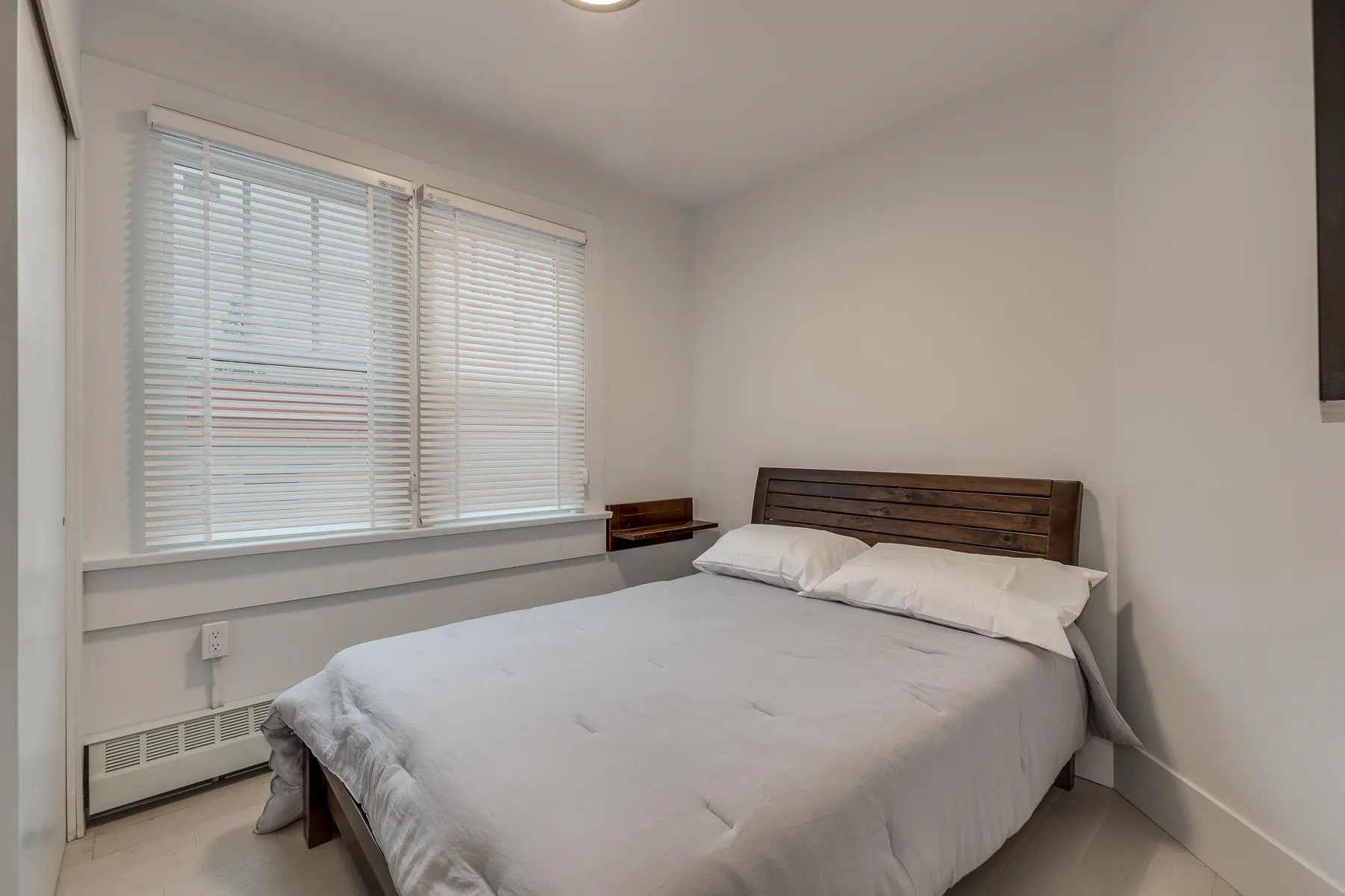 102-PROMO 1425 Haro Street