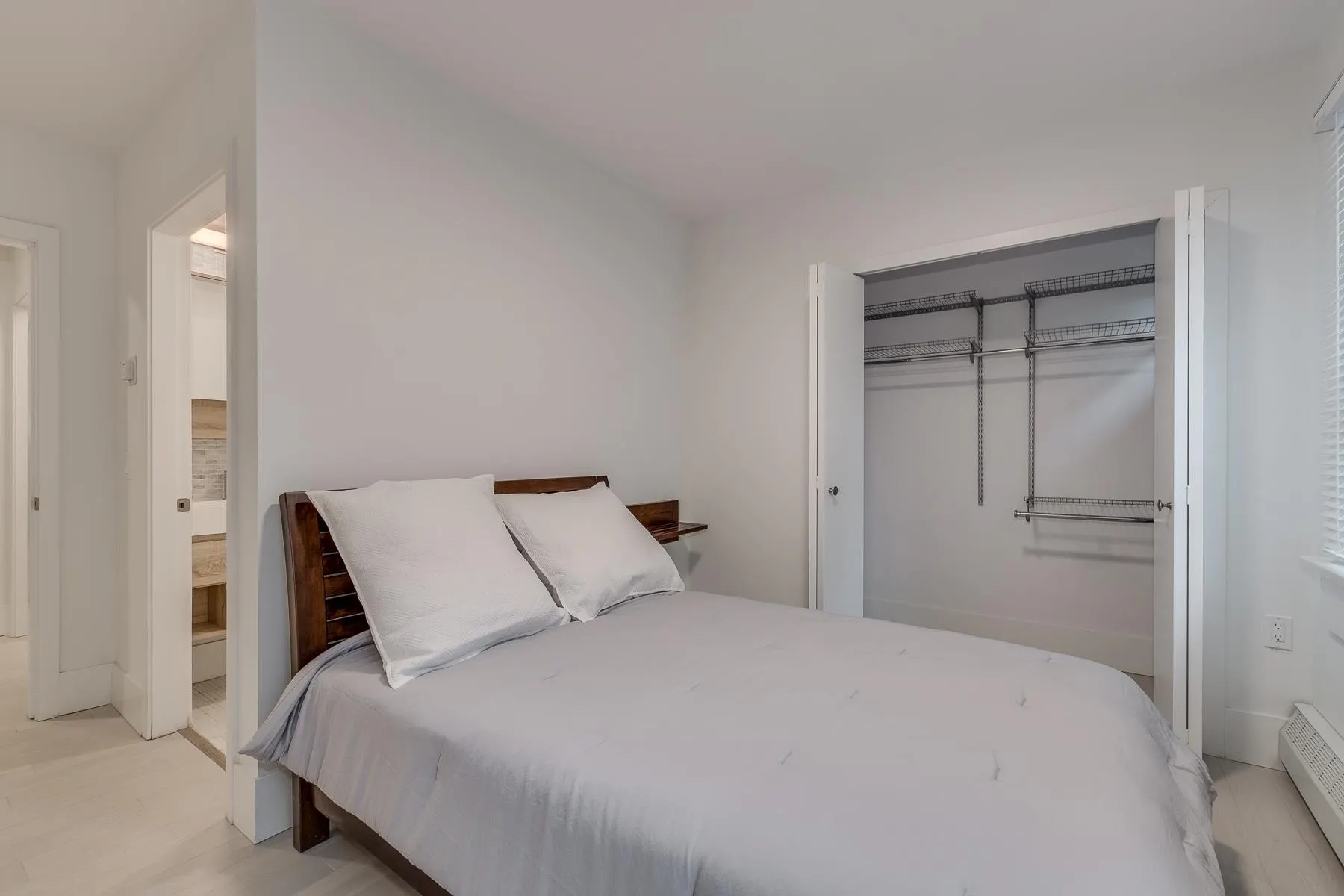 102-PROMO 1425 Haro Street