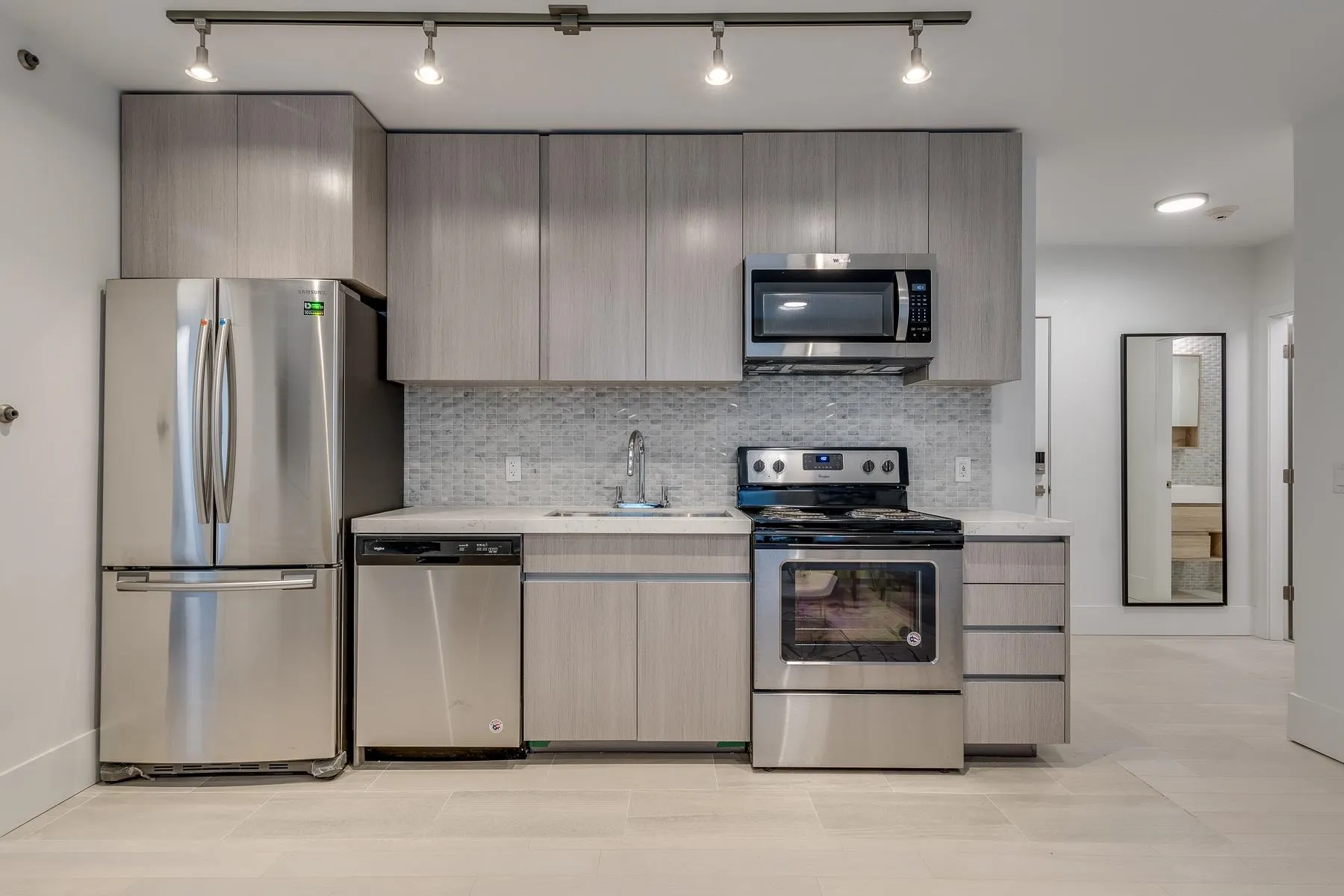 102-PROMO 1425 Haro Street