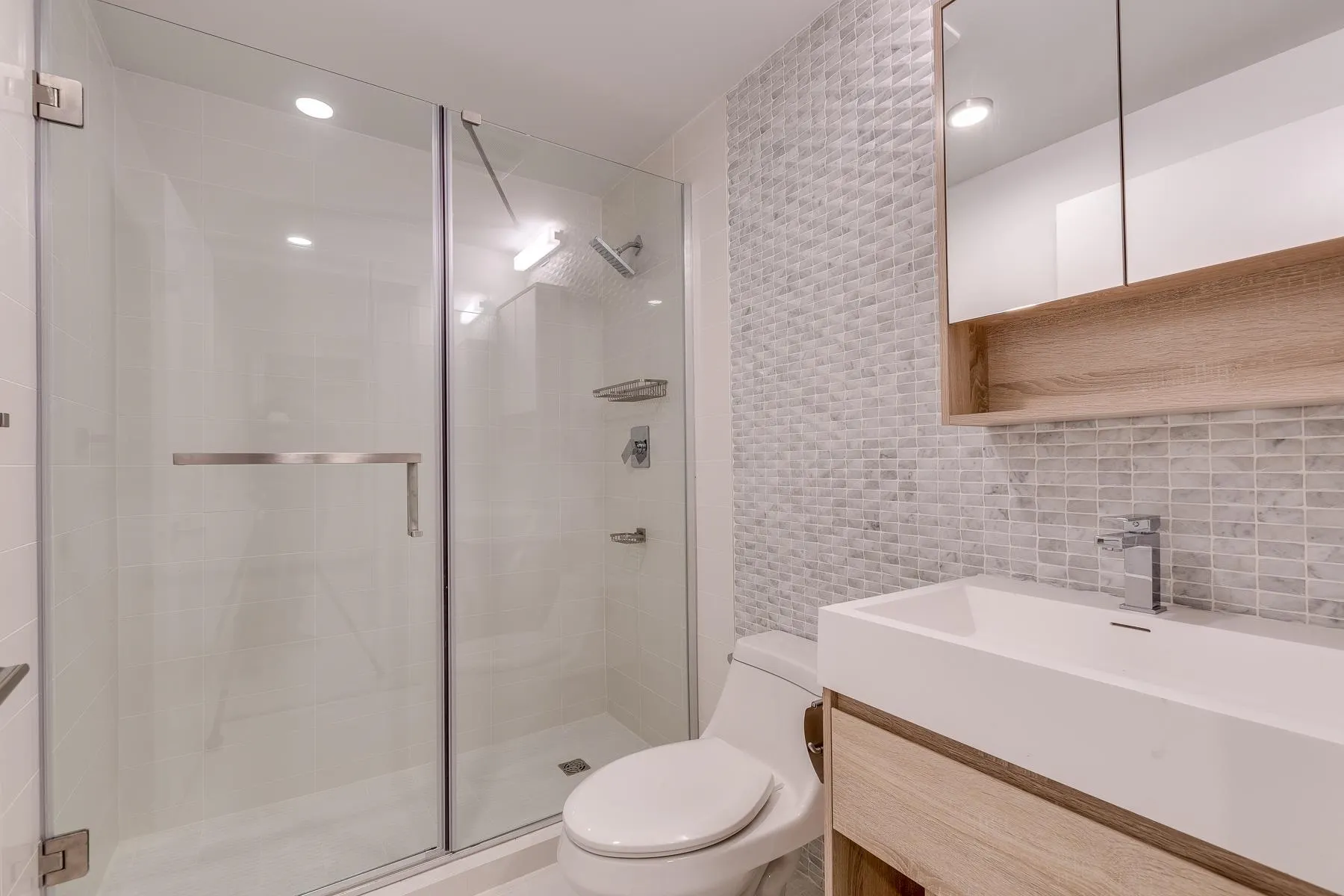 102-PROMO 1425 Haro Street