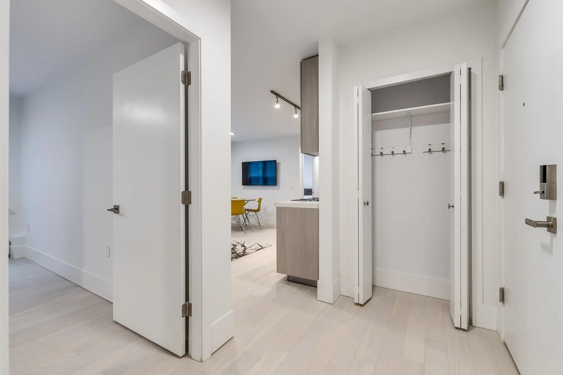 102-PROMO 1425 Haro Street