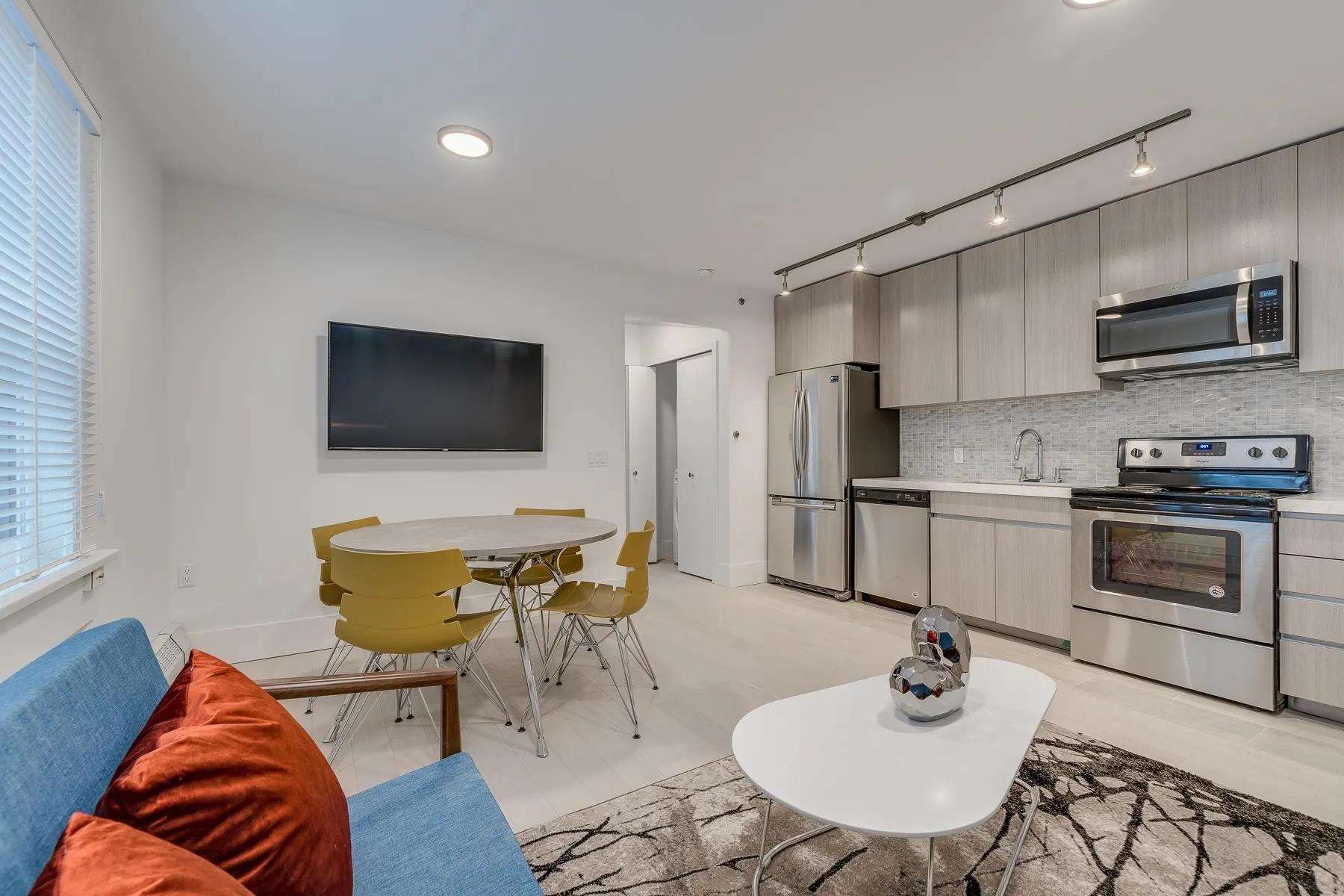 102-PROMO 1425 Haro Street