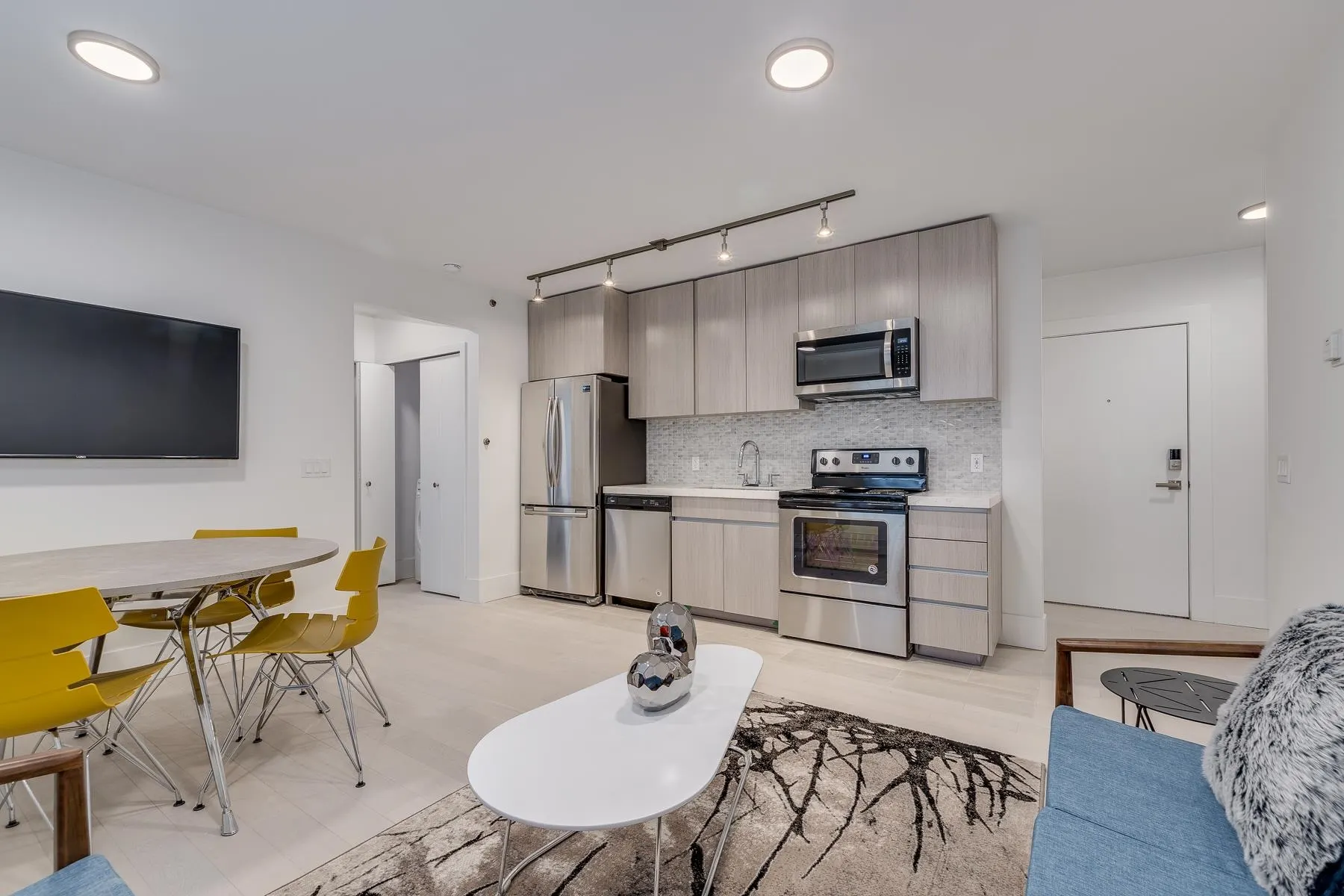 102-PROMO 1425 Haro Street