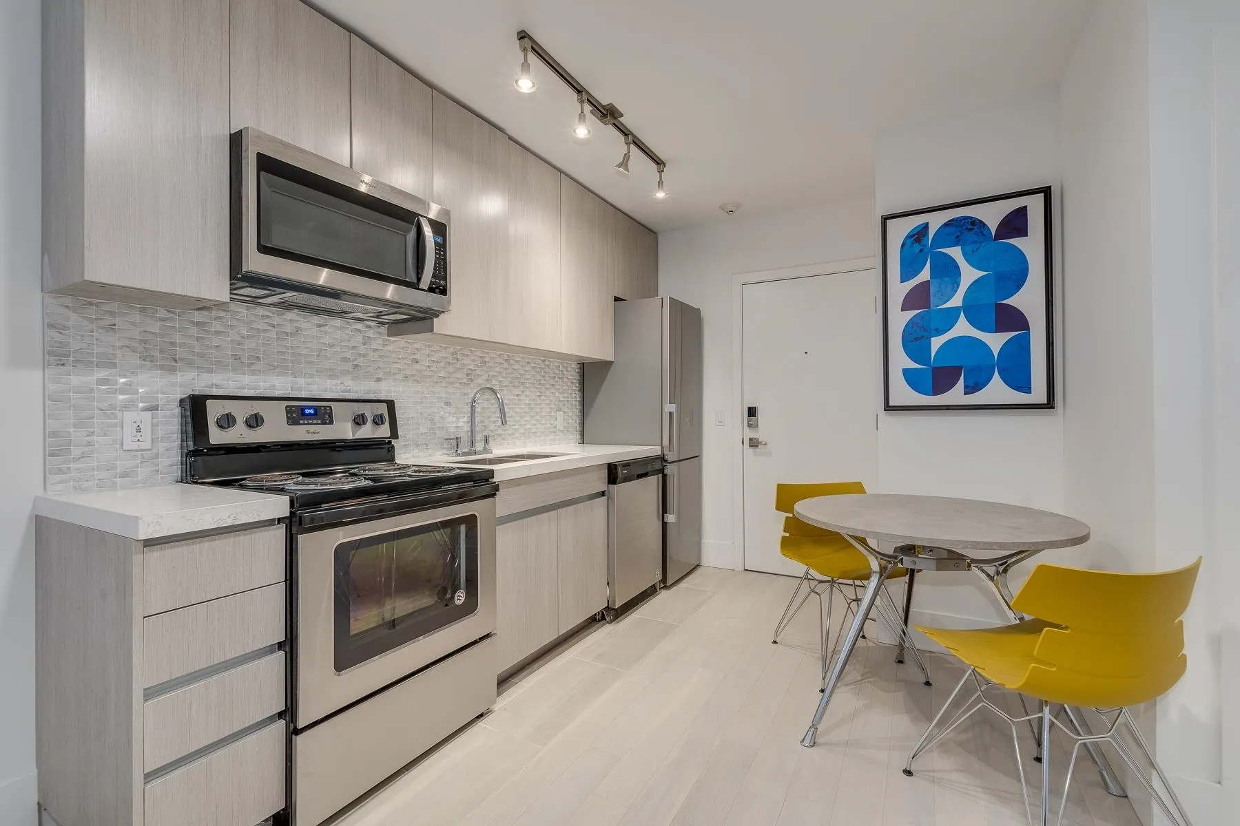 105 - PROMO 1425 Haro Street