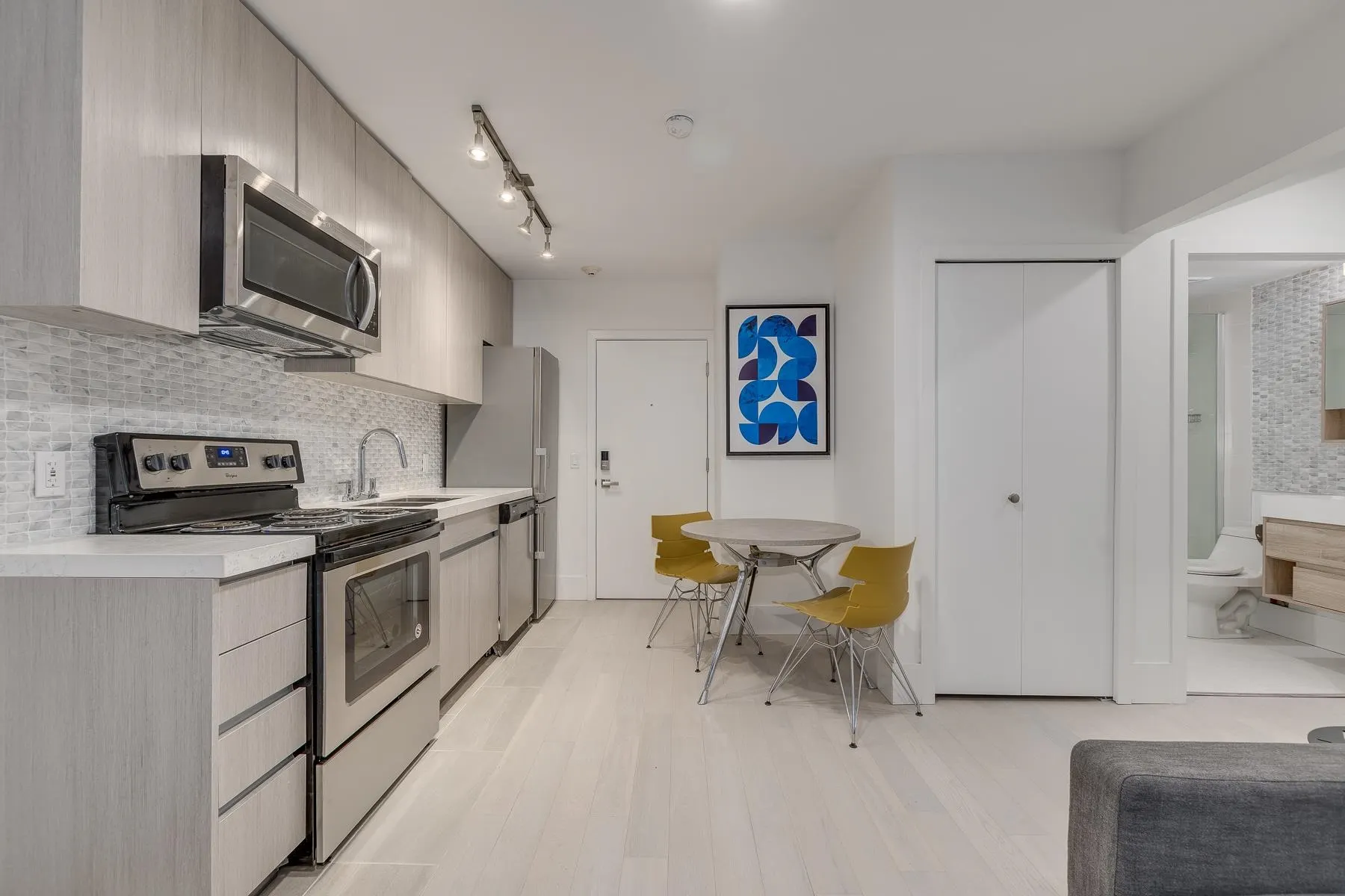 105 - PROMO 1425 Haro Street