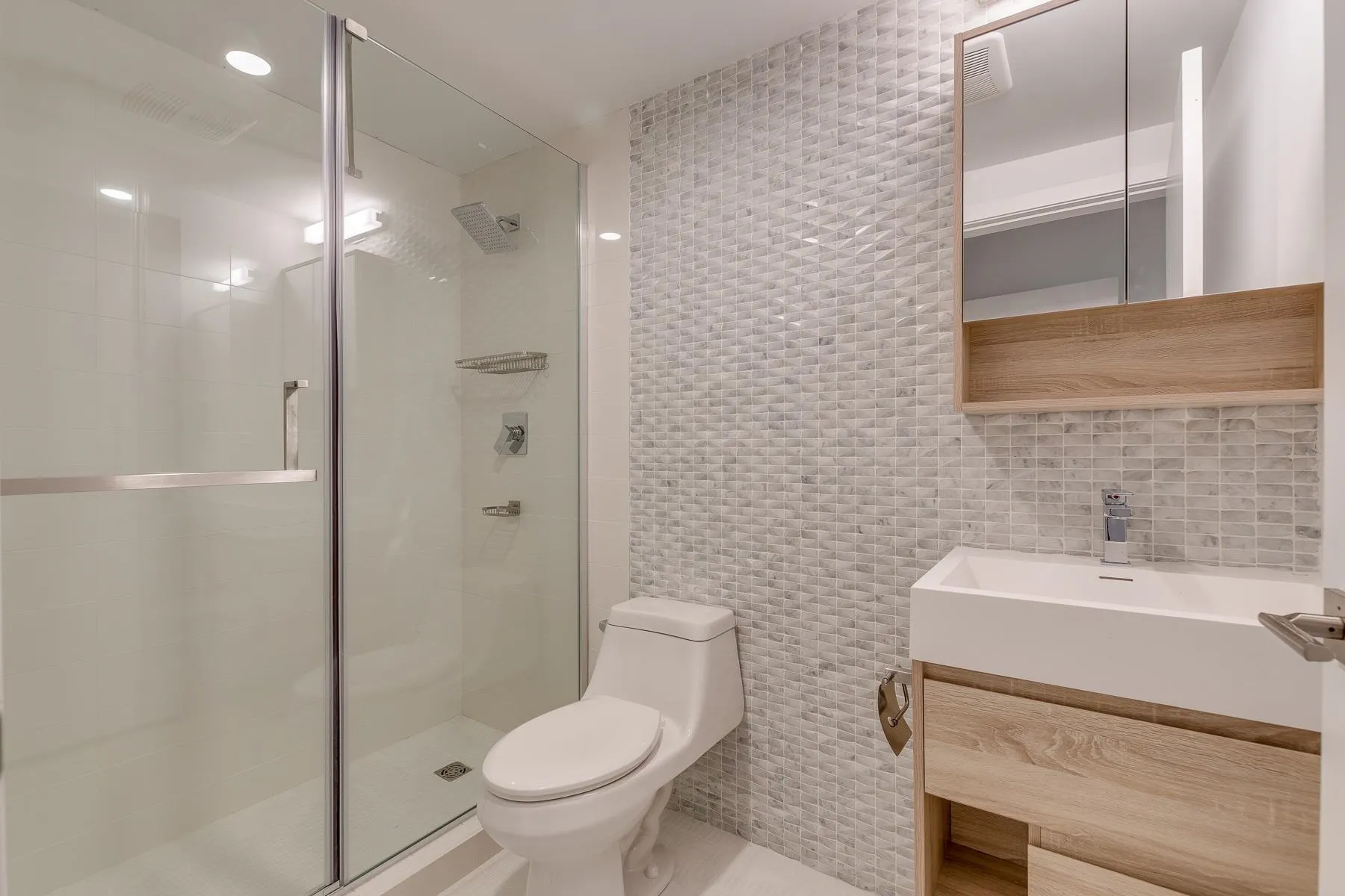 107 -PROMO 1425 Haro Street