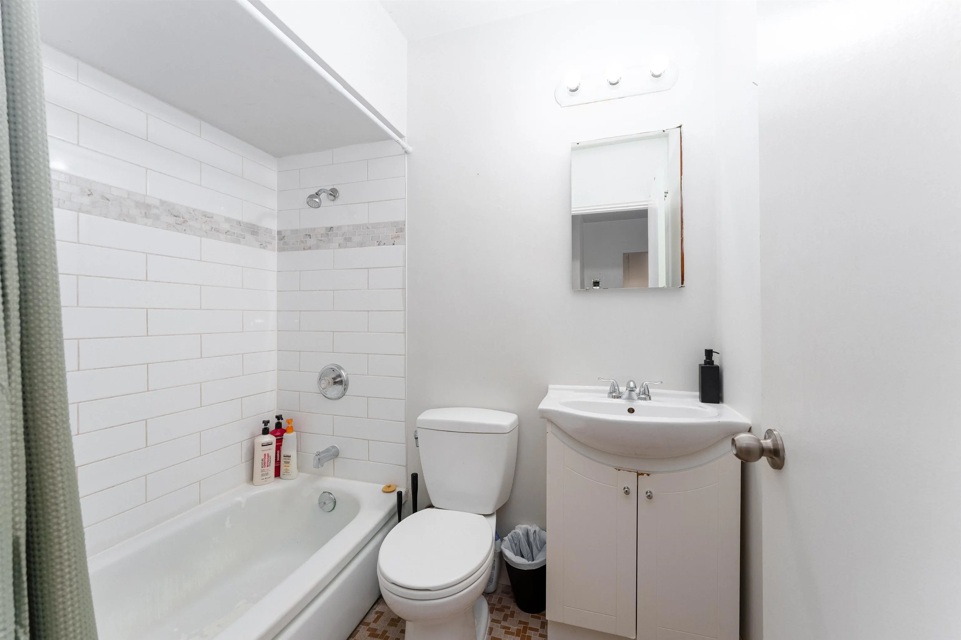 204 -PROMO 1540 Haro Street