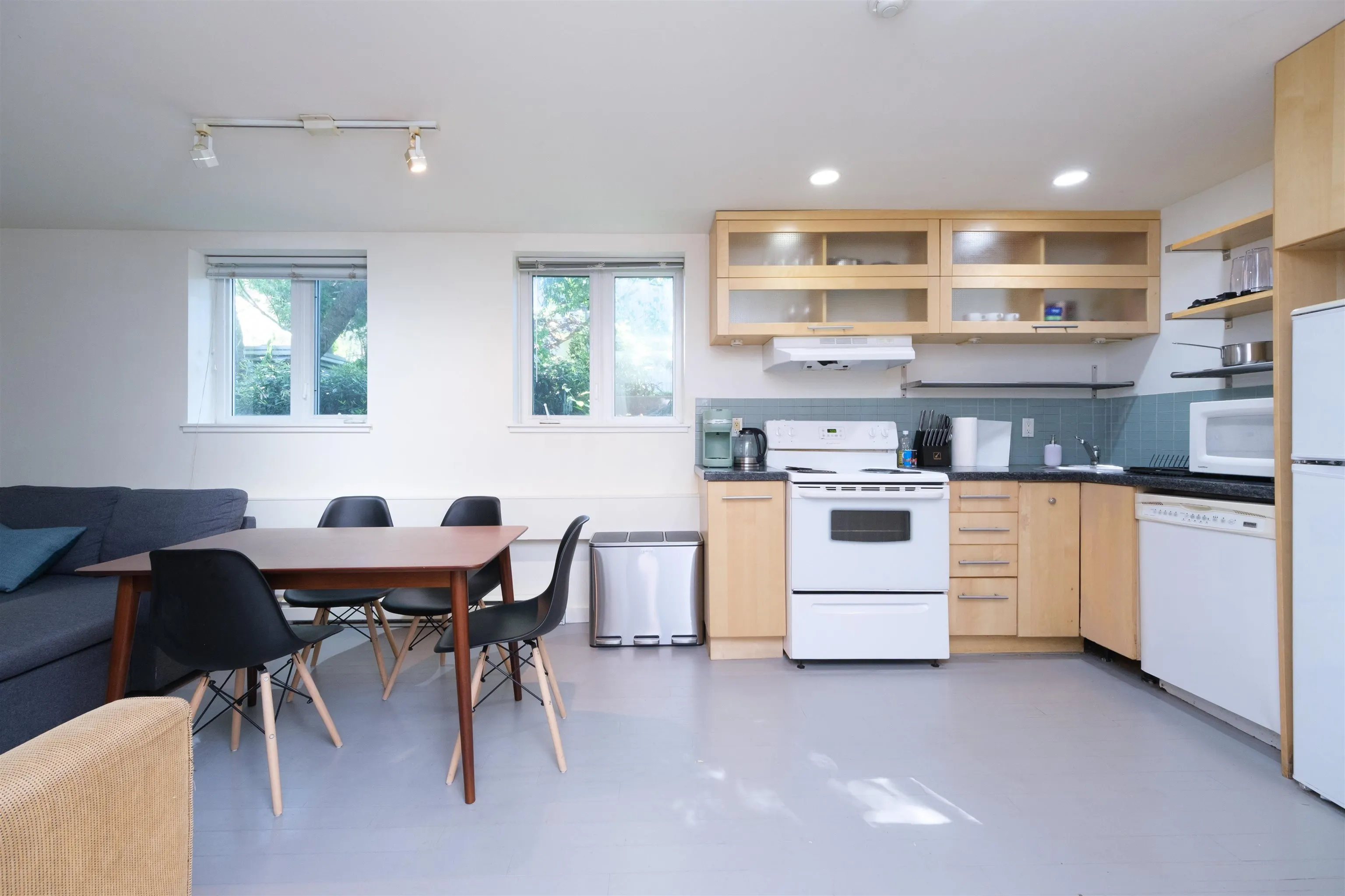 3B - PROMO 1540 Haro Street